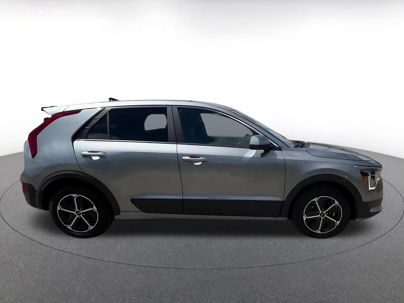 Thumbnail: 2026 Kia Niro - 16