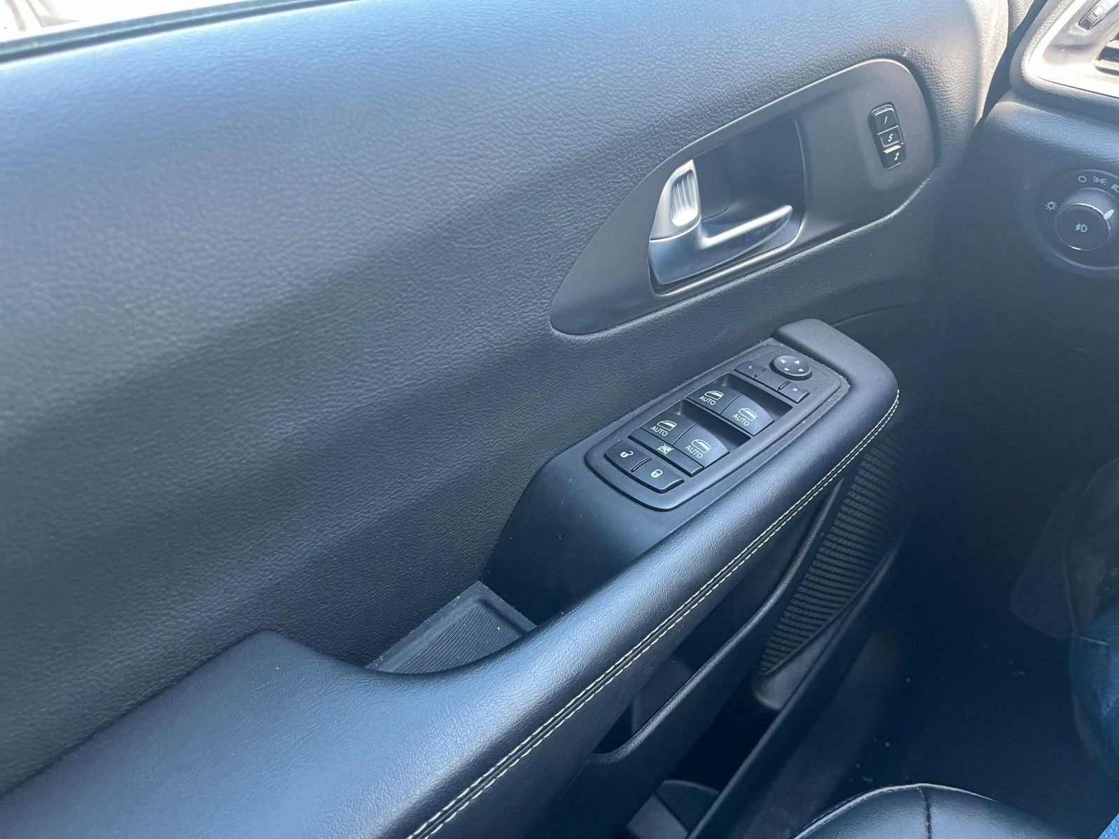 Thumbnail: 2025 Chrysler Pacifica - 18