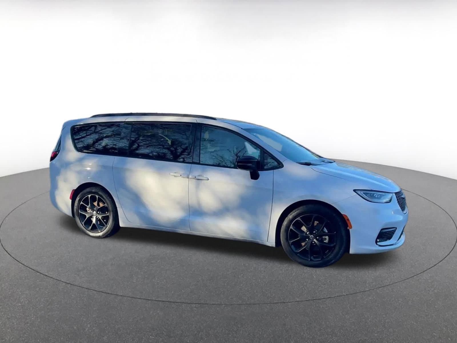 Thumbnail: 2025 Chrysler Pacifica - 2