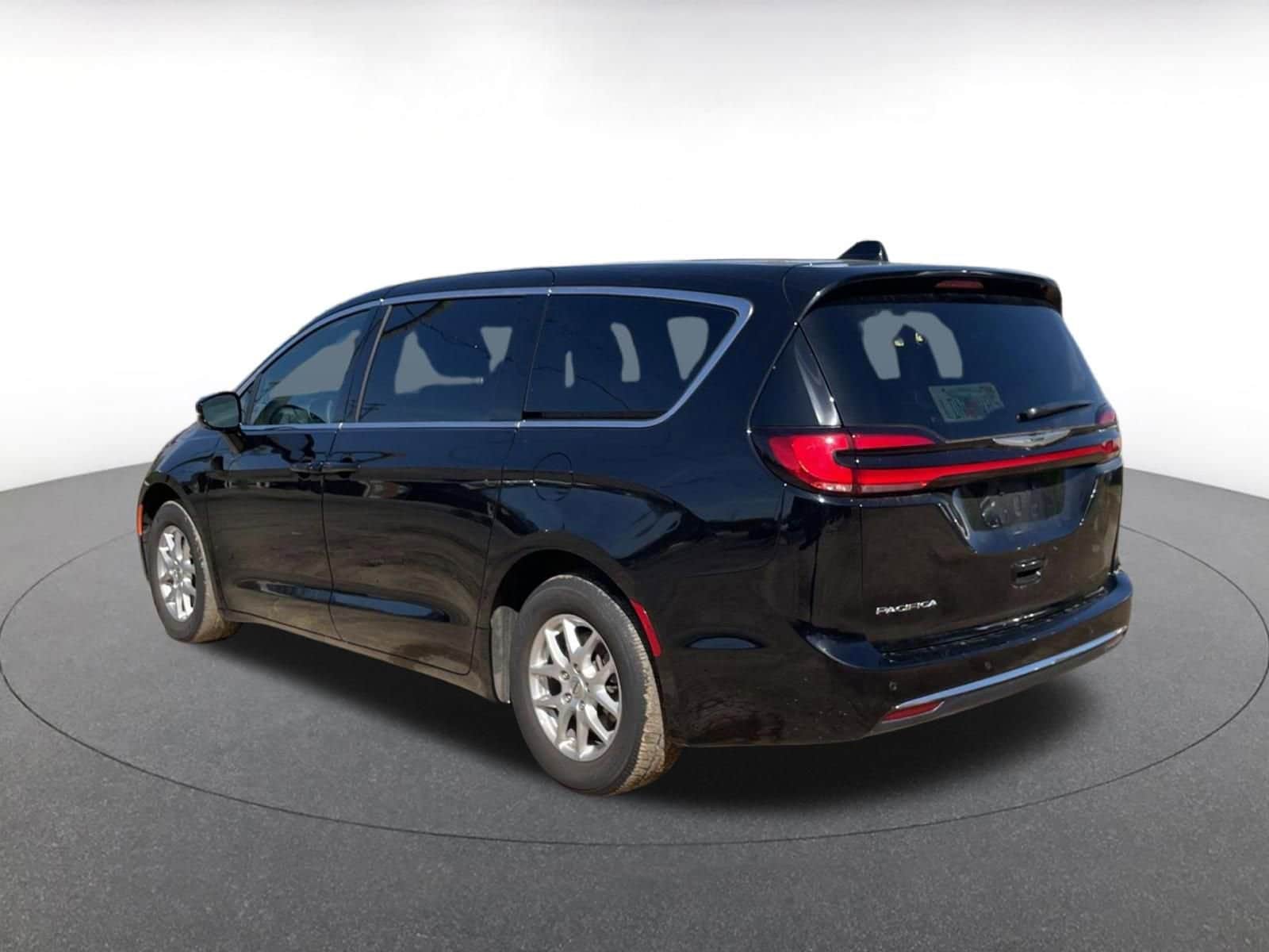 Thumbnail: 2025 Chrysler Pacifica - 8