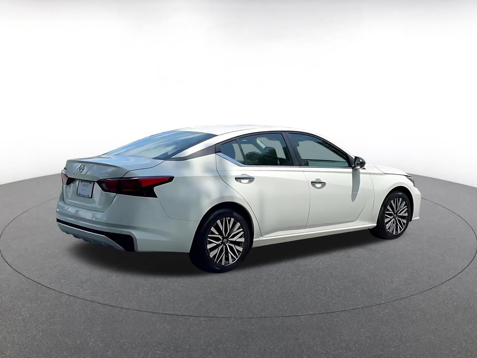 Thumbnail: 2025 Nissan Altima - 11