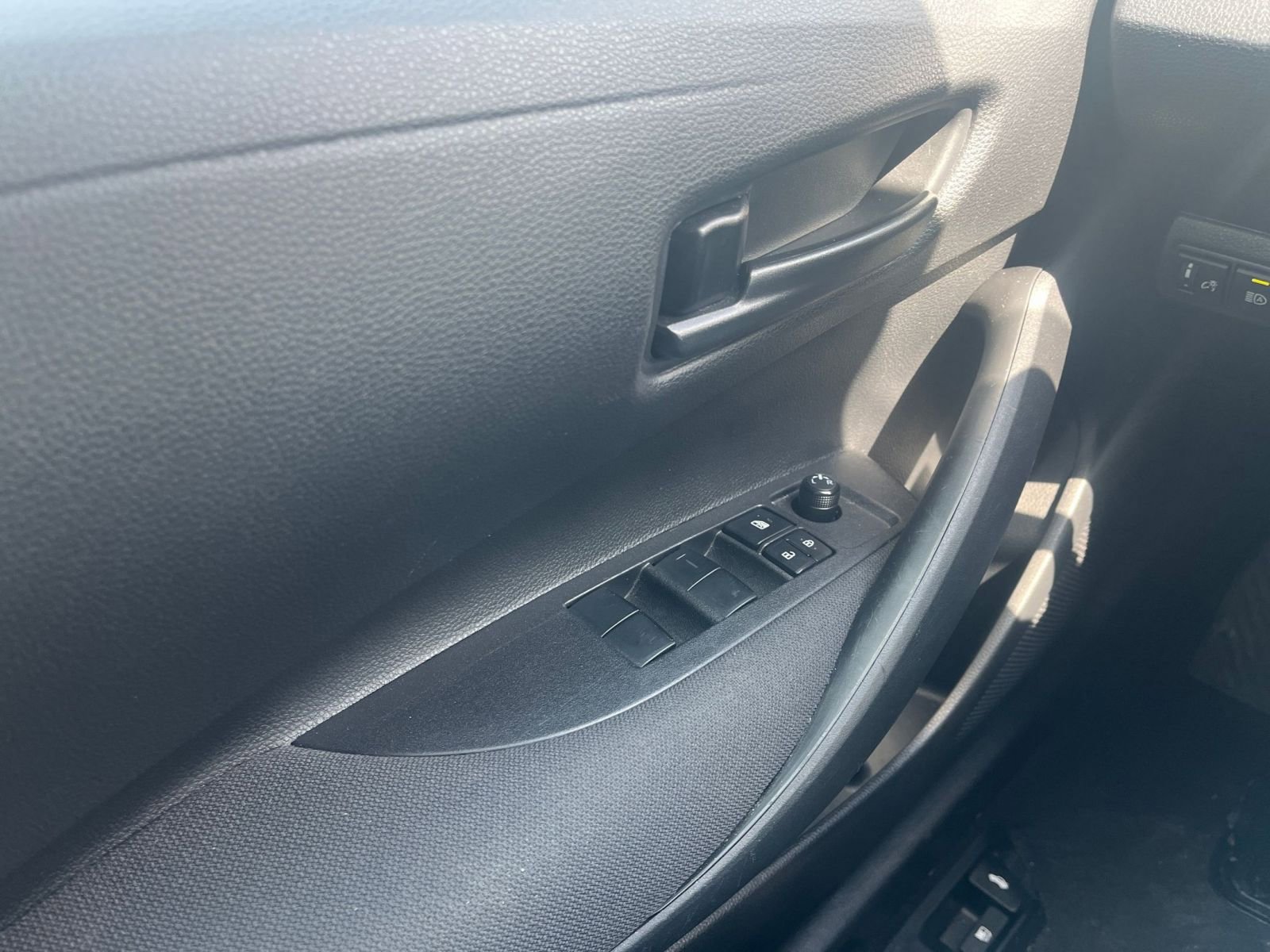 Thumbnail: 2025 Toyota Corolla - 18