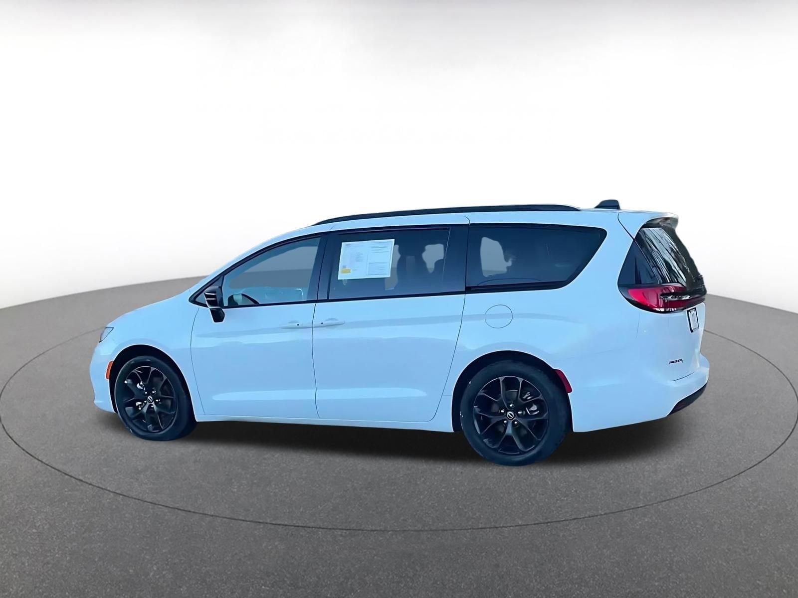 Thumbnail: 2025 Chrysler Pacifica - 10