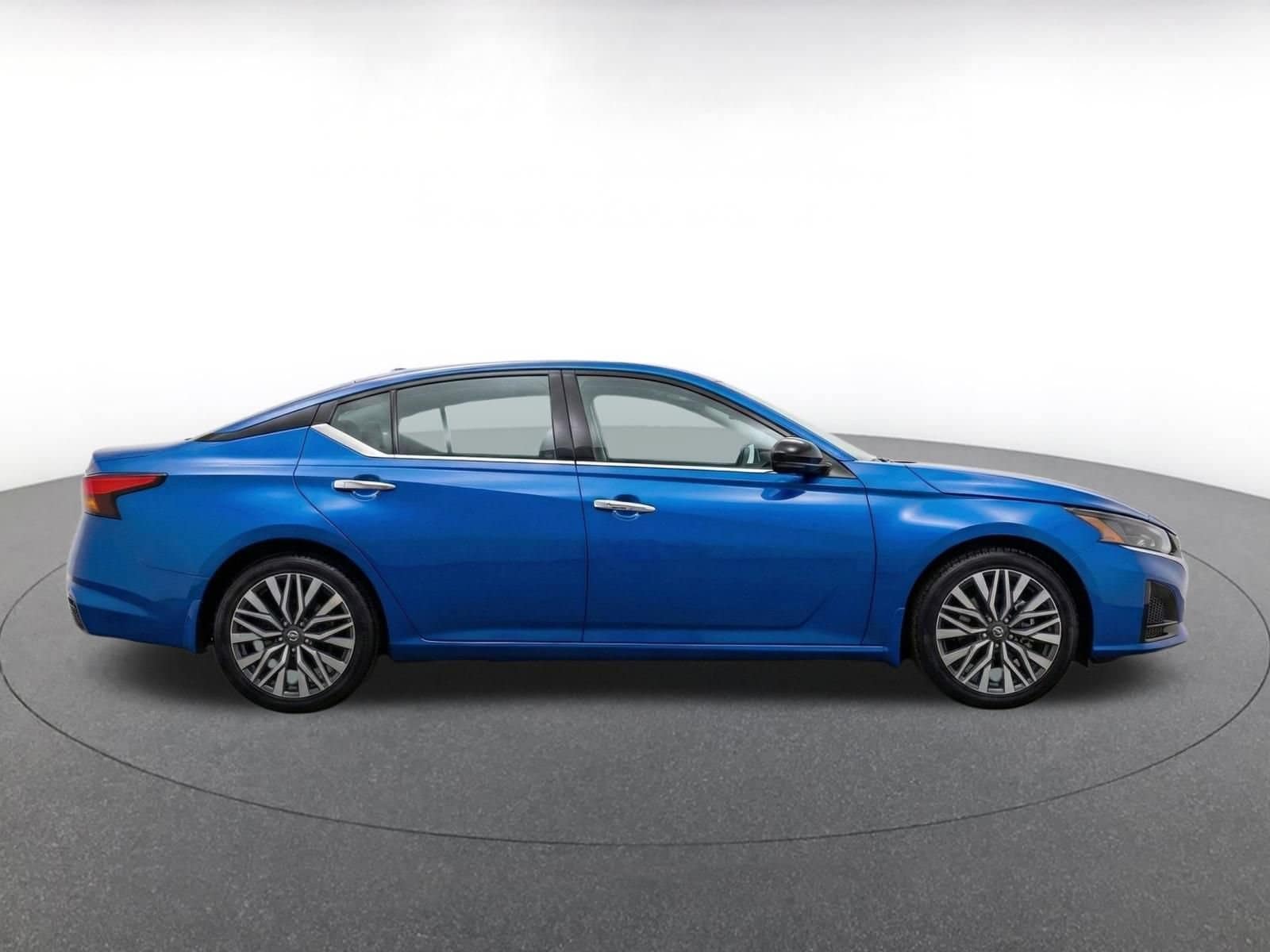 Thumbnail: 2025 Nissan Altima - 8