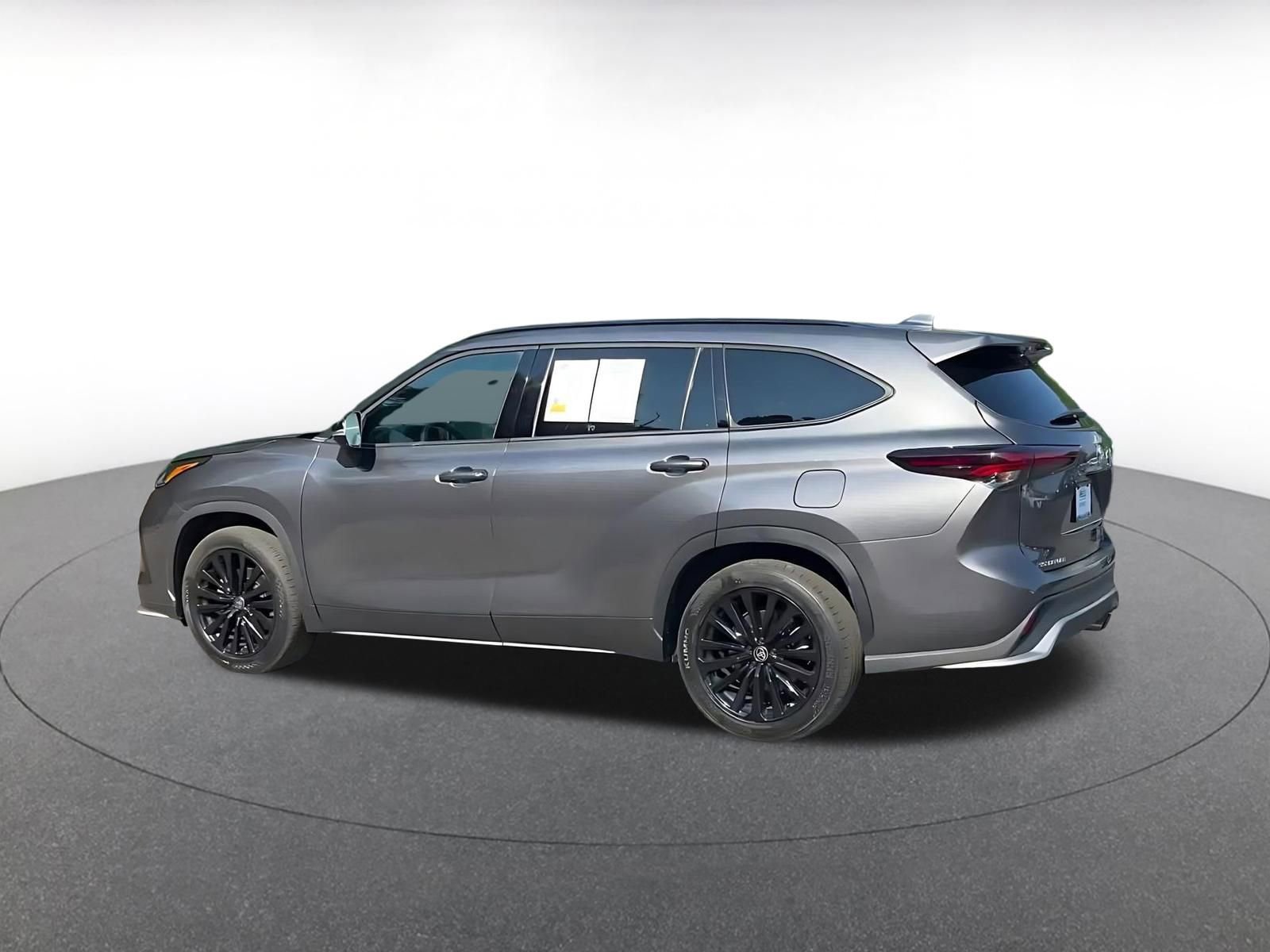 Thumbnail: 2024 Toyota Highlander - 12