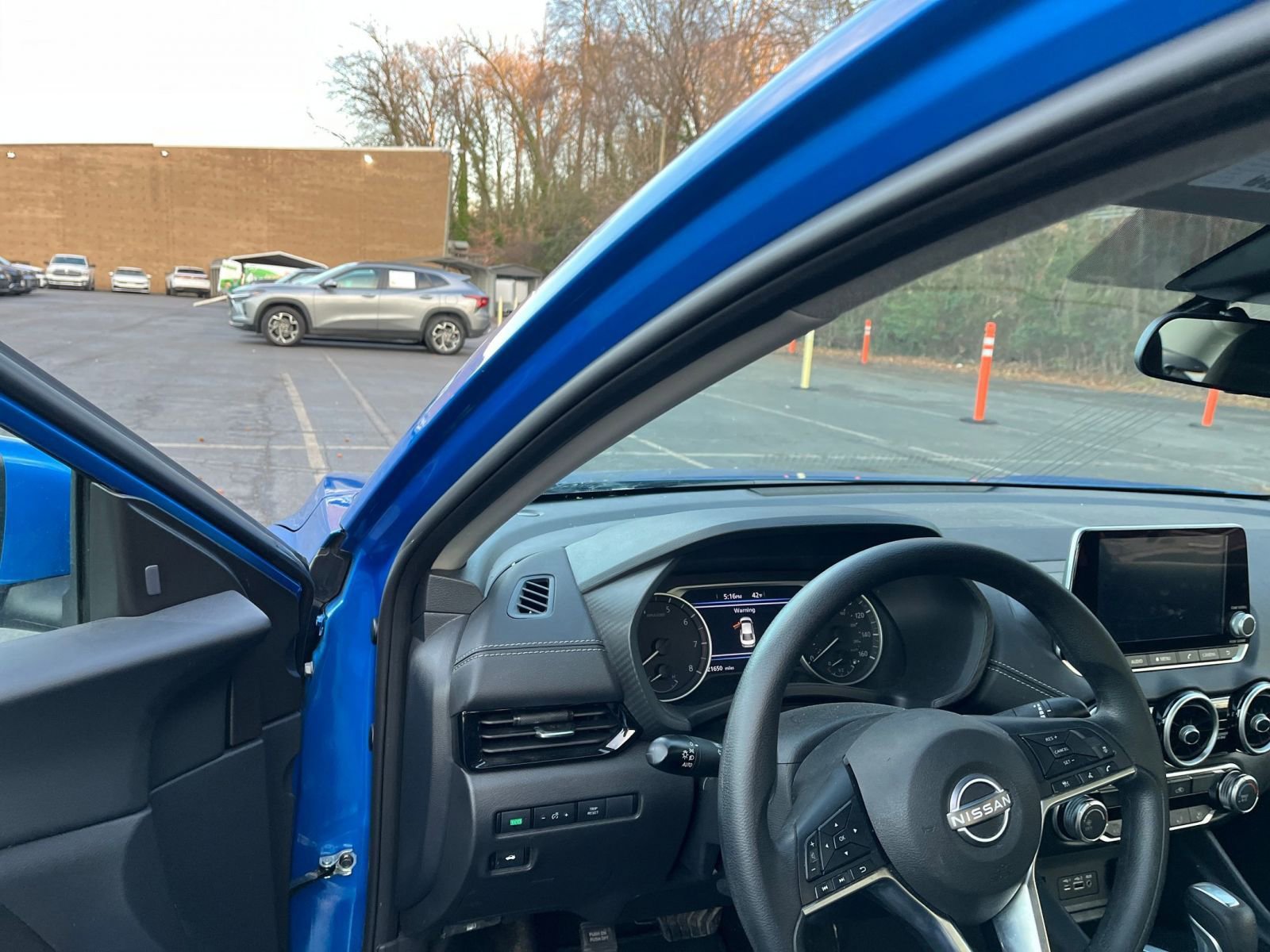 Thumbnail: 2025 Nissan Sentra - 32