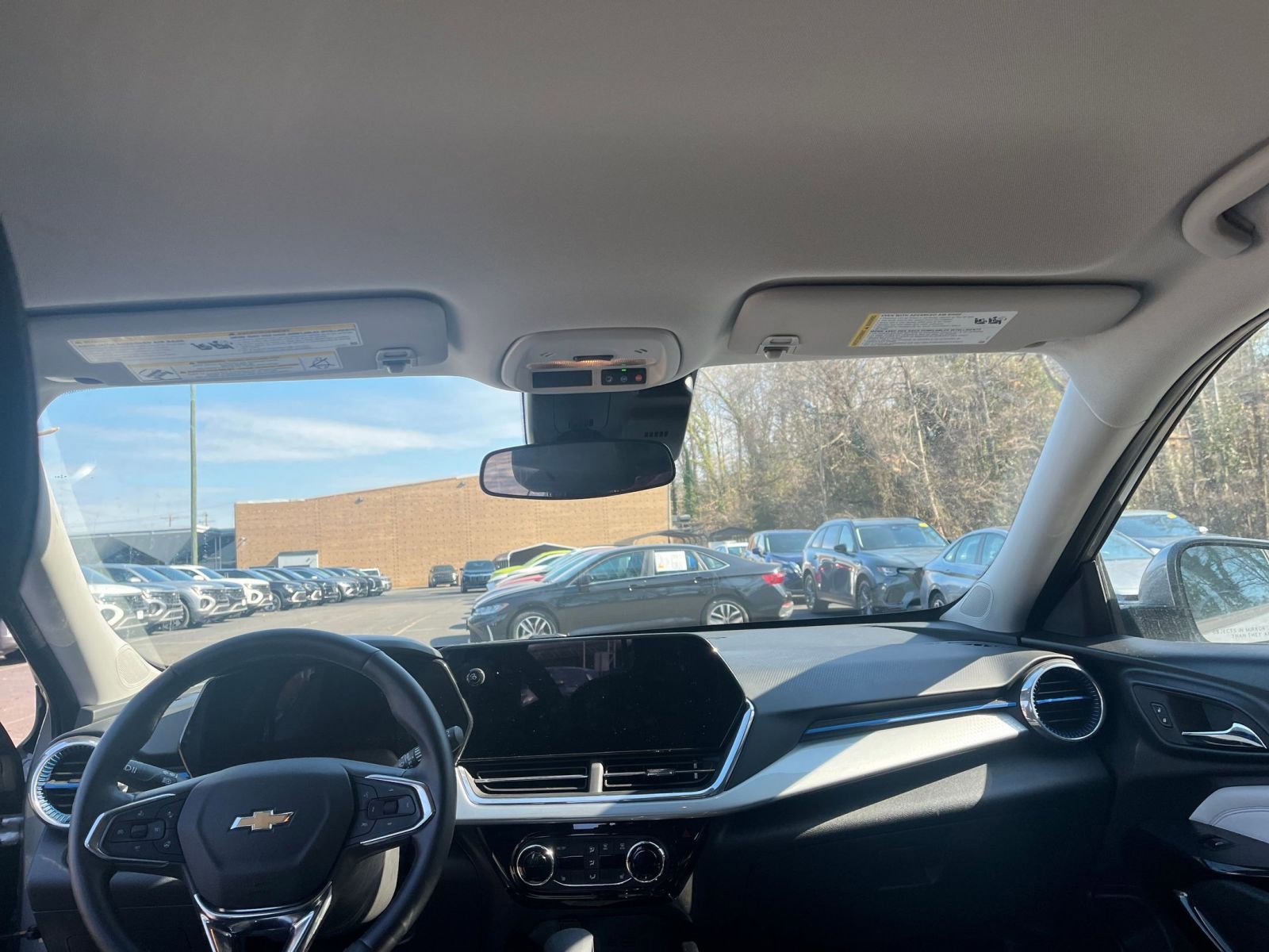 Thumbnail: 2025 Chevrolet Trax - 32