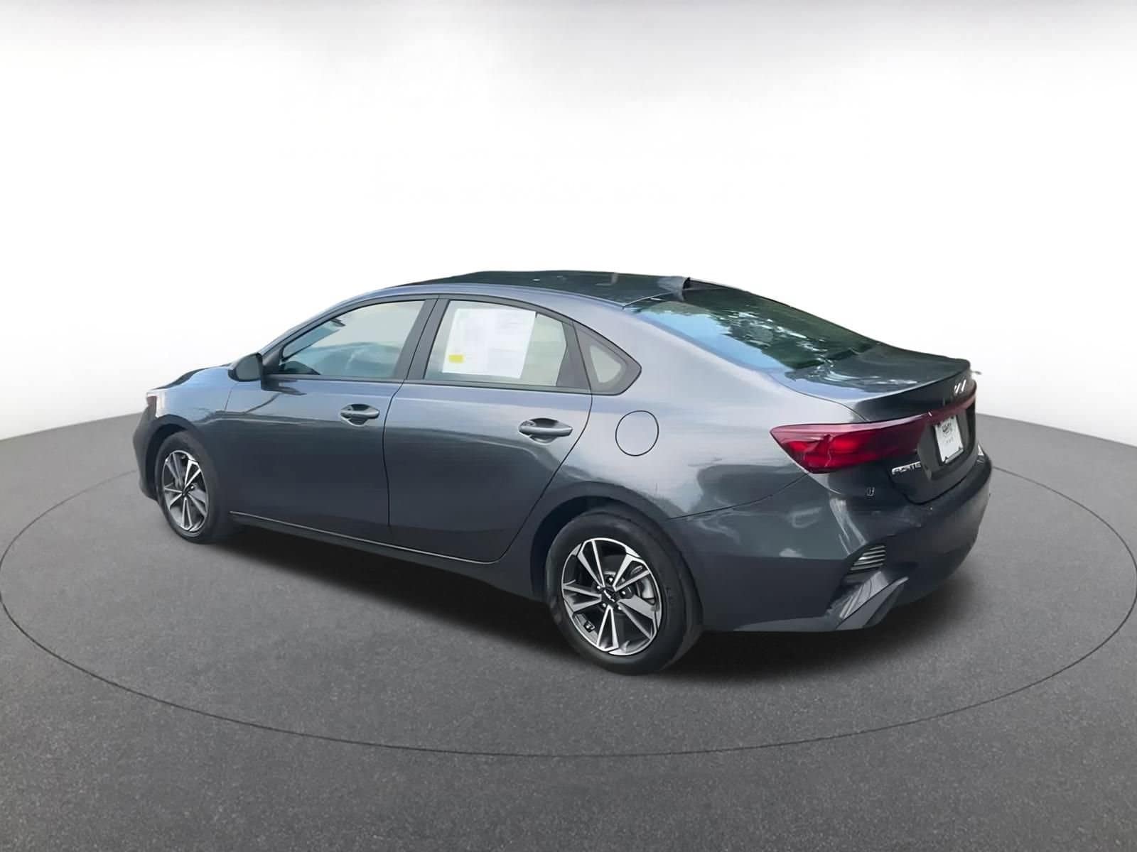 Thumbnail: 2024 Kia Forte - 10