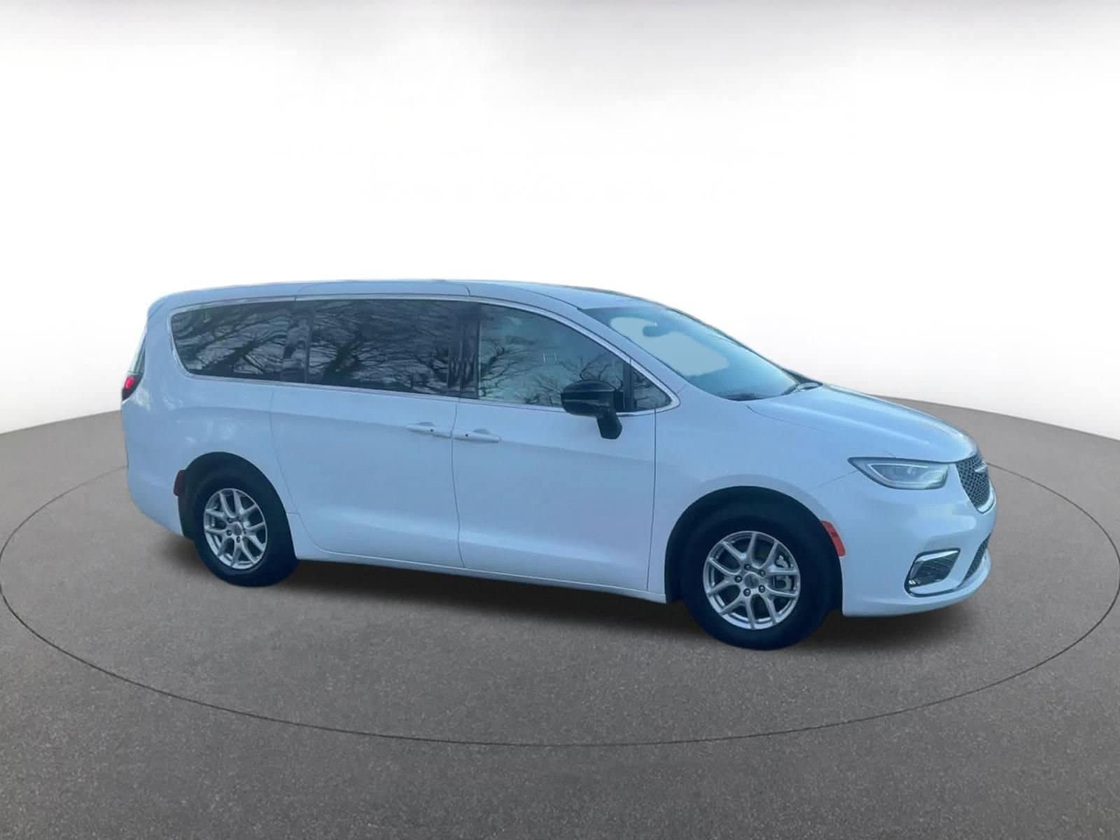 Thumbnail: 2025 Chrysler Pacifica - 2