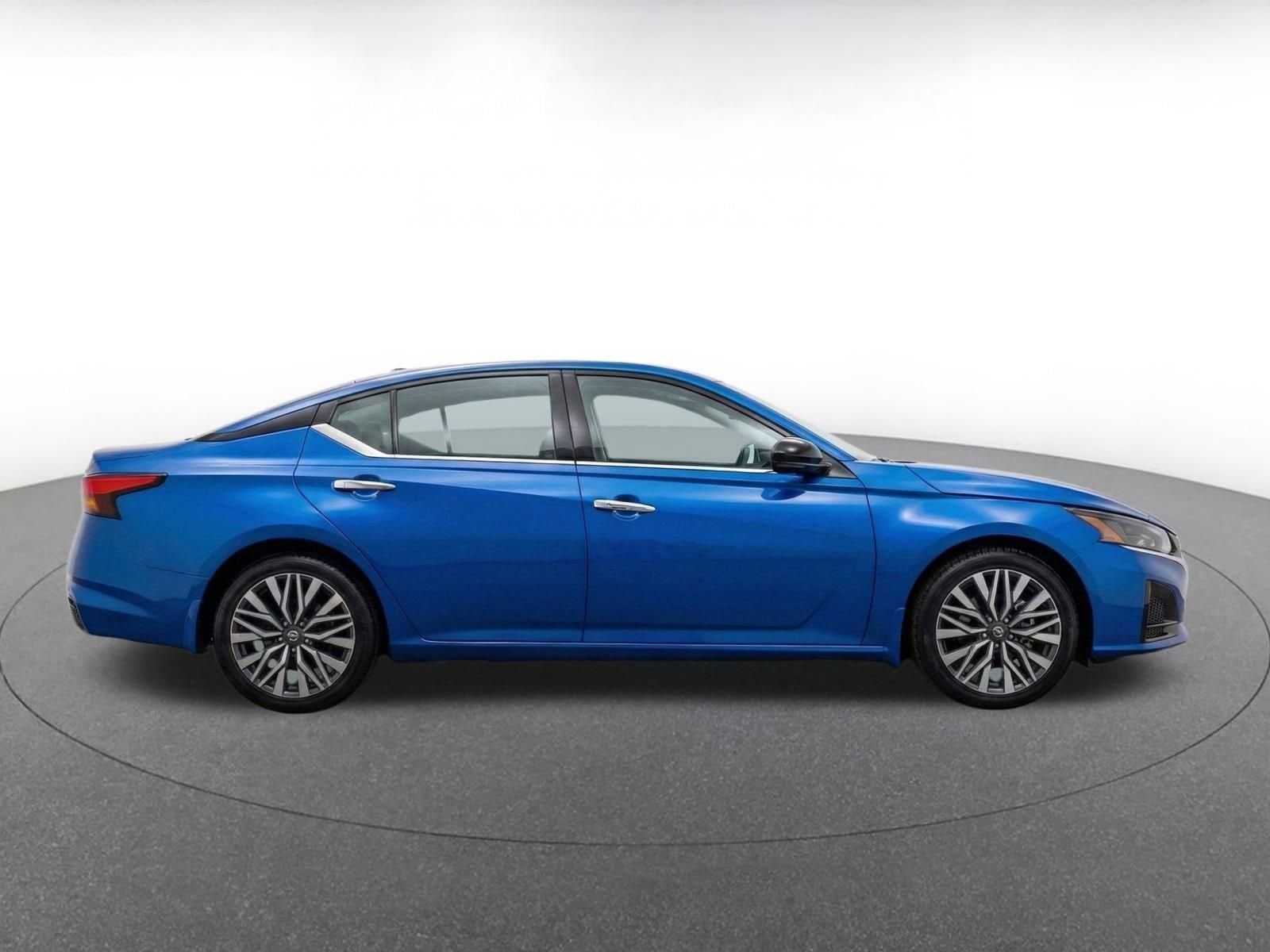Thumbnail: 2025 Nissan Altima - 10