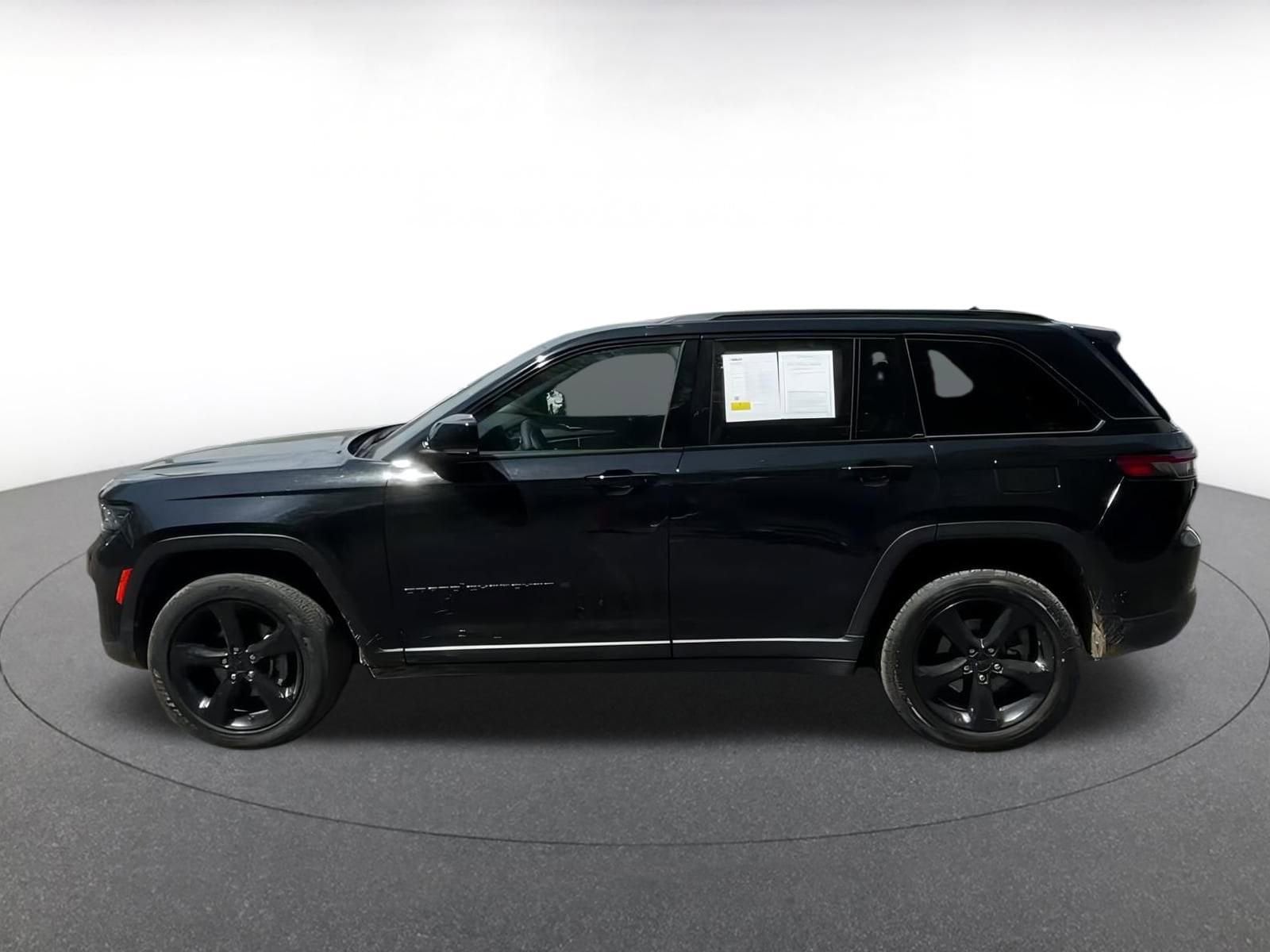 Thumbnail: 2023 Jeep Grand Cherokee - 7
