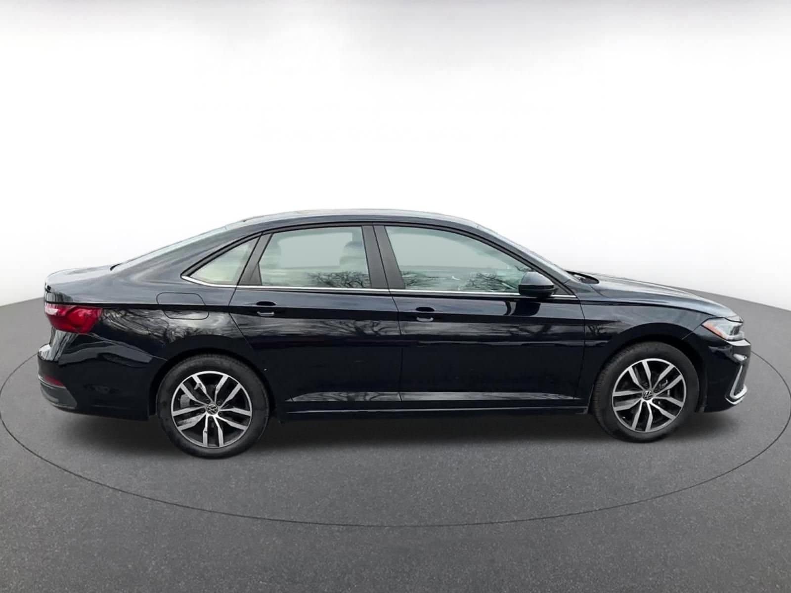 Thumbnail: 2025 Volkswagen Jetta - 16