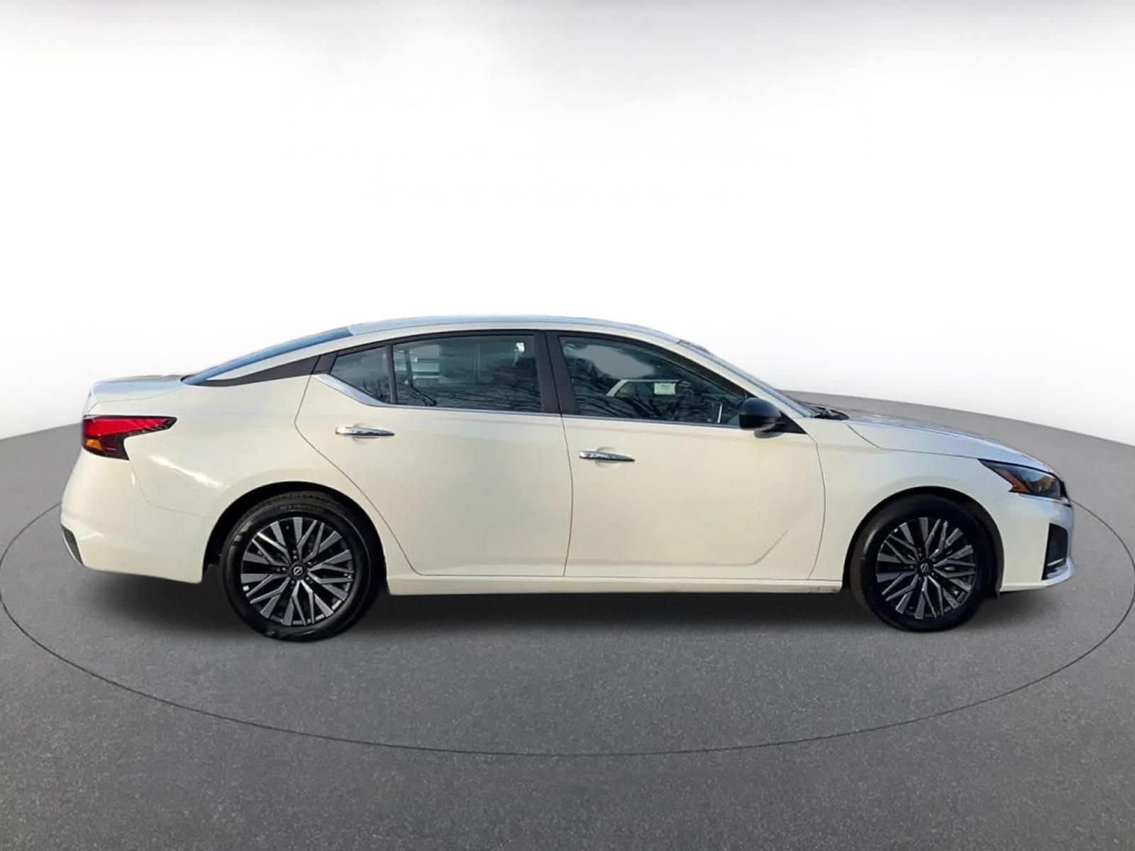 Thumbnail: 2025 Nissan Altima - 16