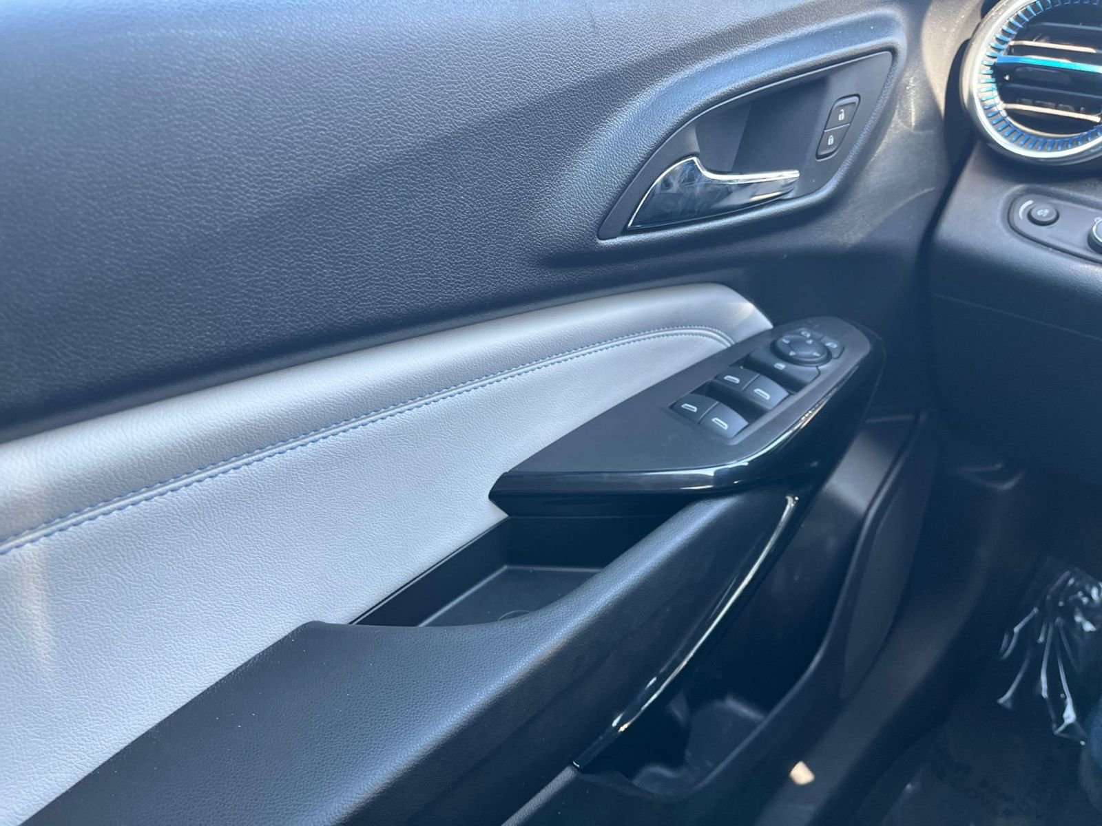 Thumbnail: 2025 Chevrolet Trax - 18