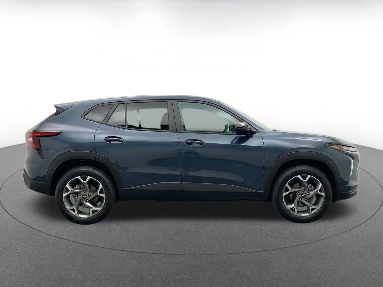 Thumbnail: 2025 Chevrolet Trax - 10