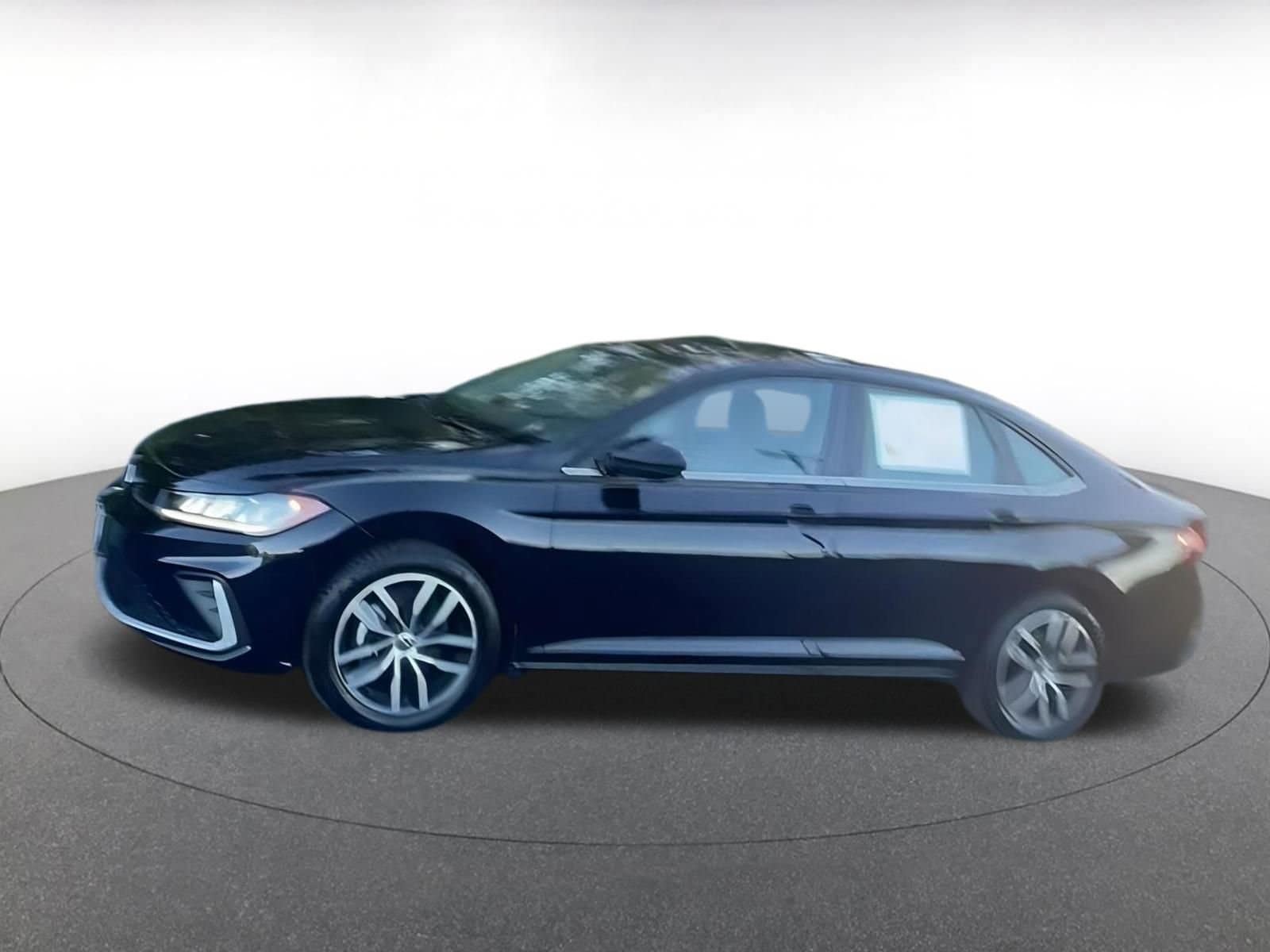 Thumbnail: 2025 Volkswagen Jetta - 4