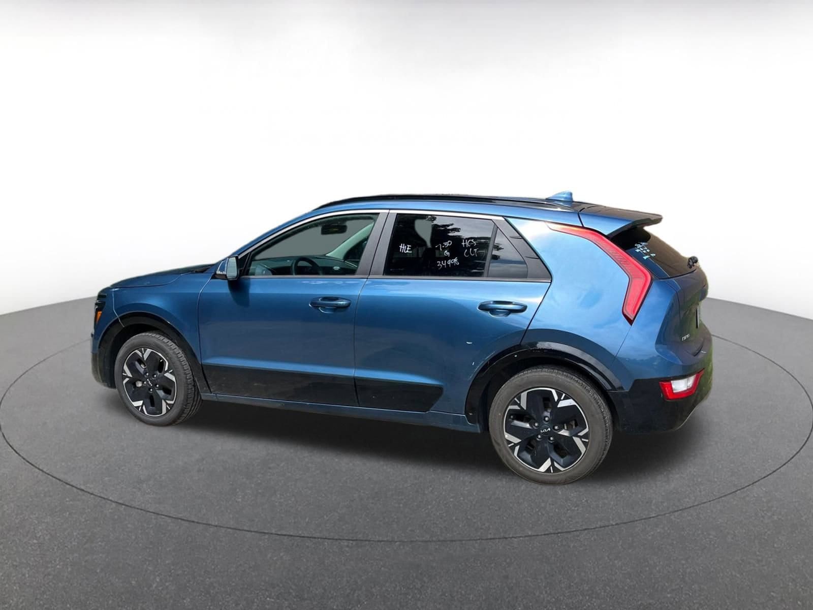 Thumbnail: 2023 Kia Niro - 8
