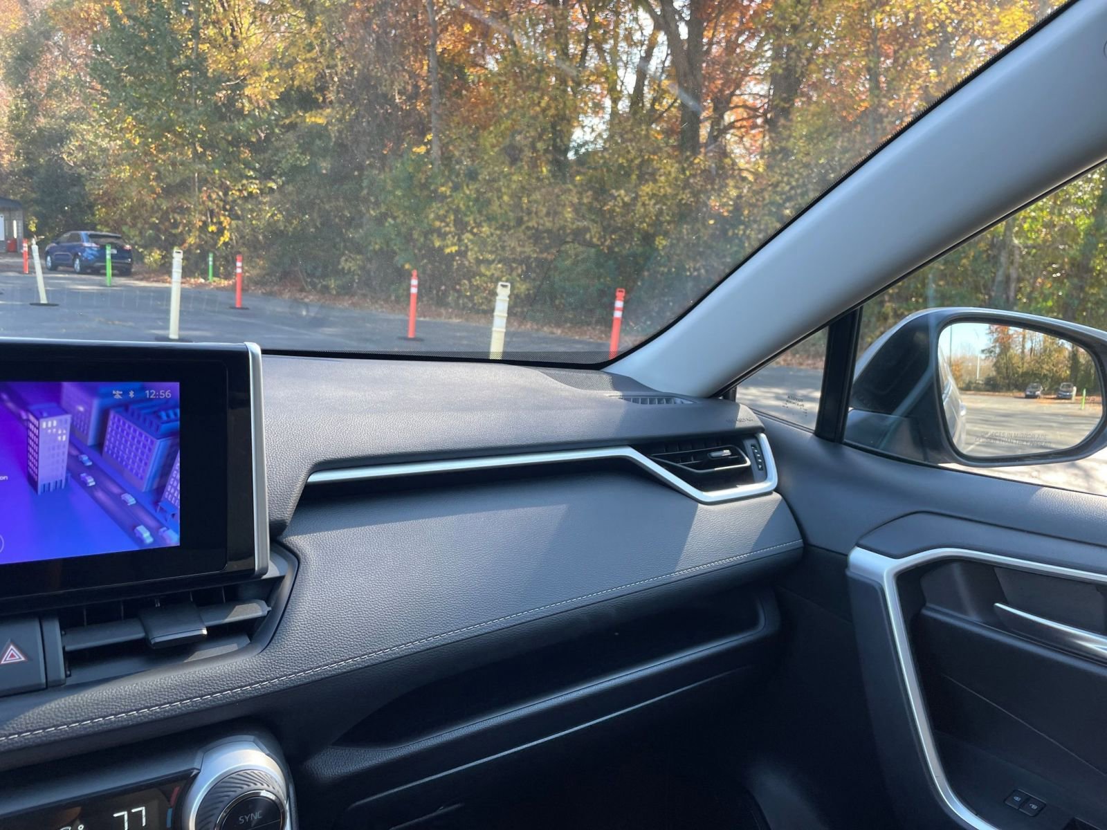 Thumbnail: 2025 Toyota RAV4 - 31