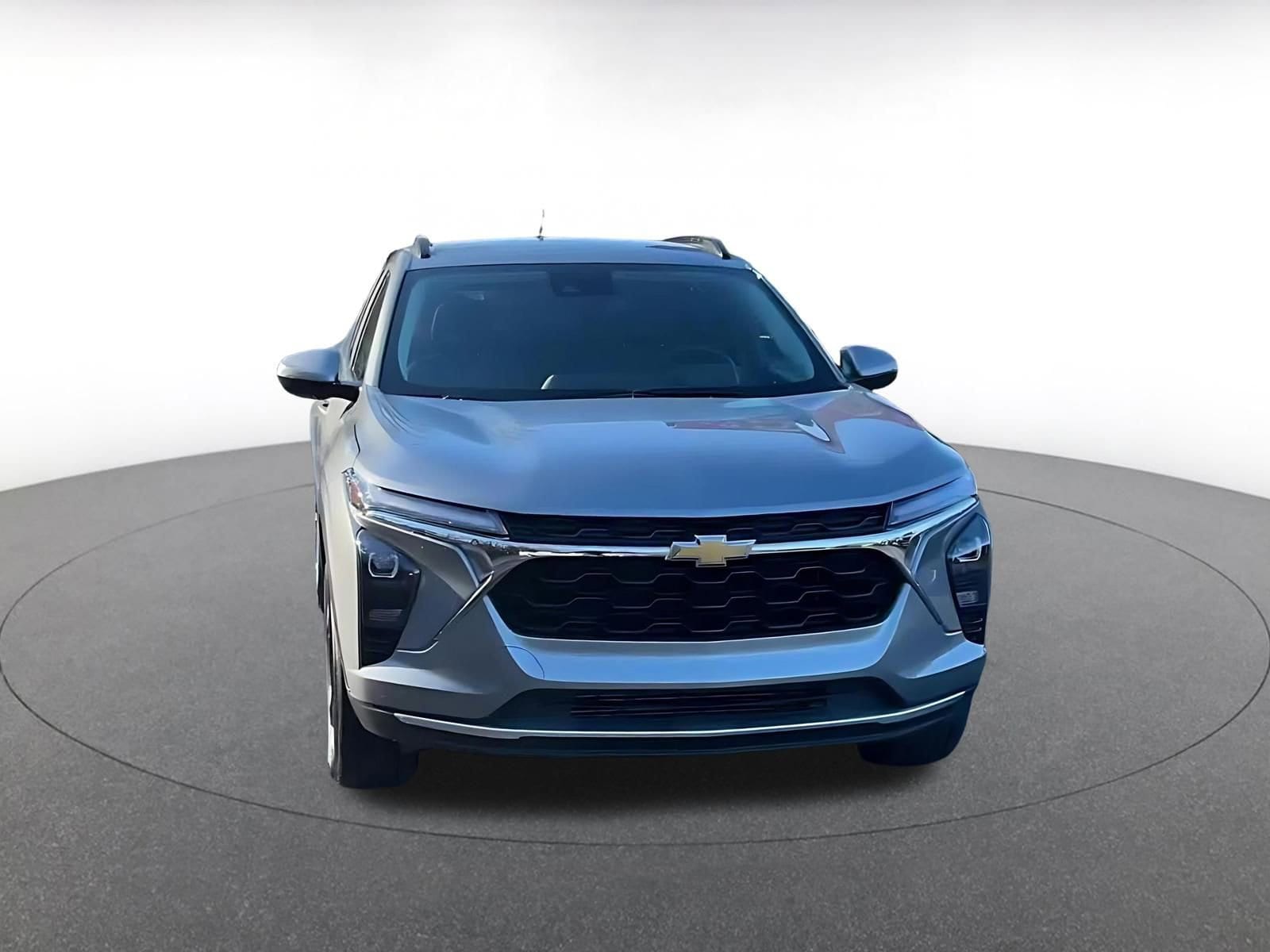 Thumbnail: 2025 Chevrolet Trax - 3