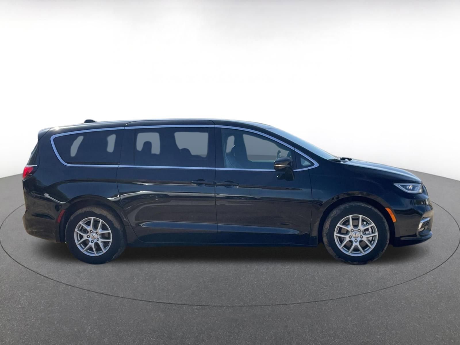 Thumbnail: 2025 Chrysler Pacifica - 16