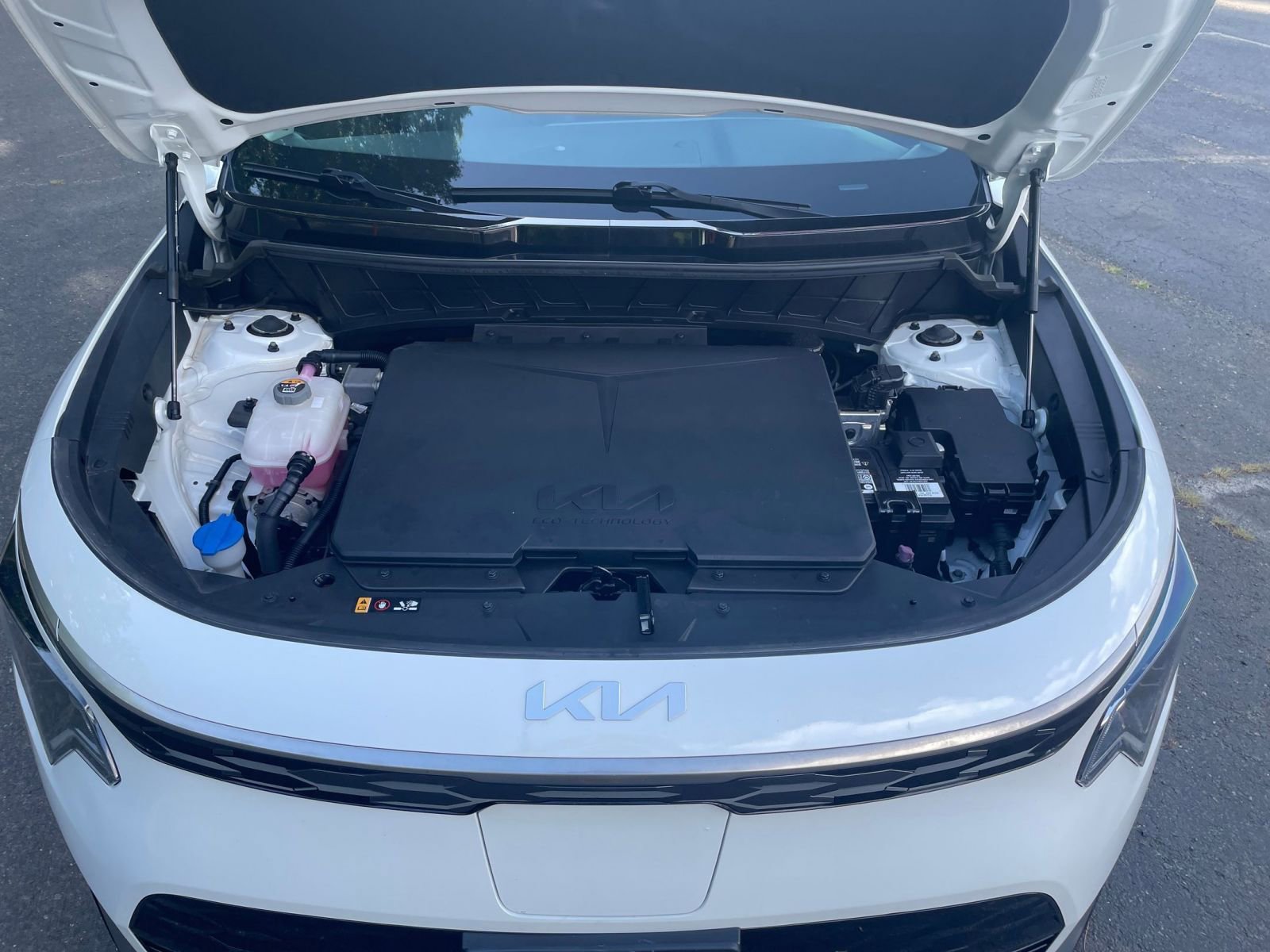 Thumbnail: 2023 Kia Niro - 32