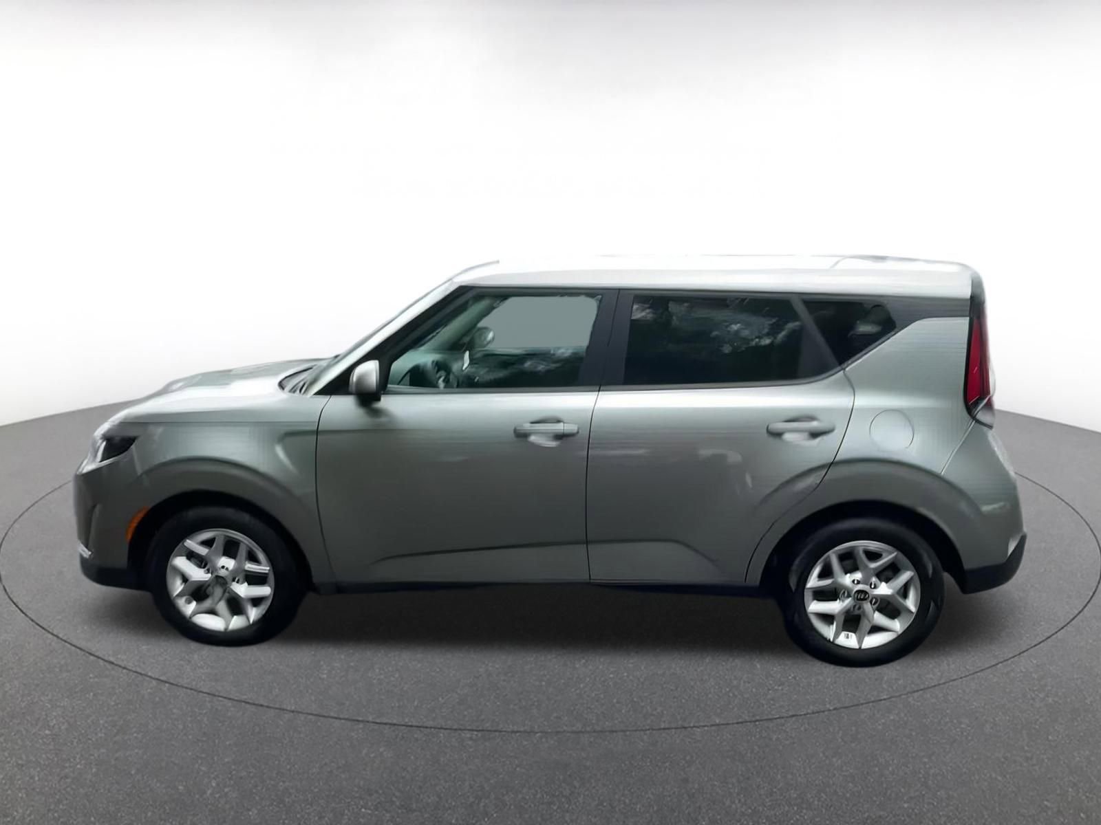 Thumbnail: 2023 Kia Soul - 8
