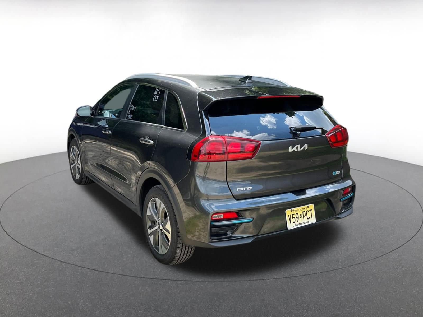 Thumbnail: 2022 Kia Niro - 8