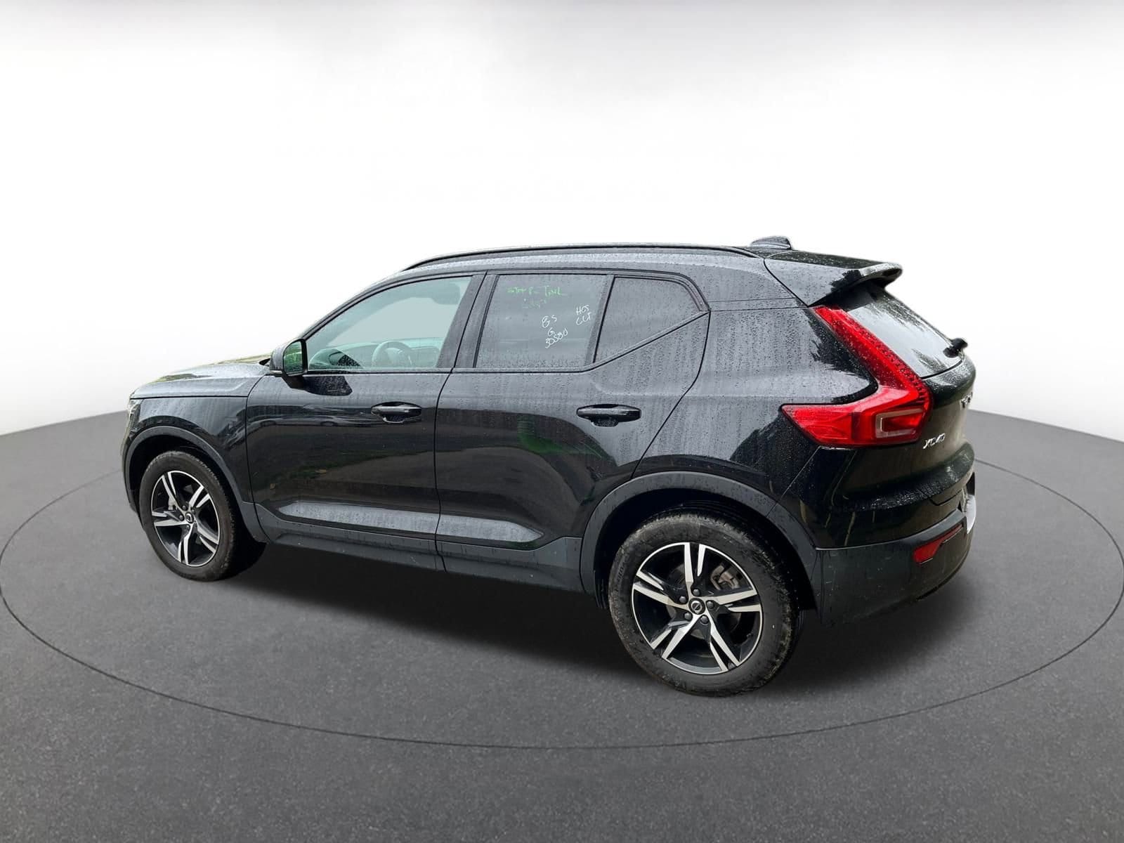 Thumbnail: 2024 Volvo XC40 - 10