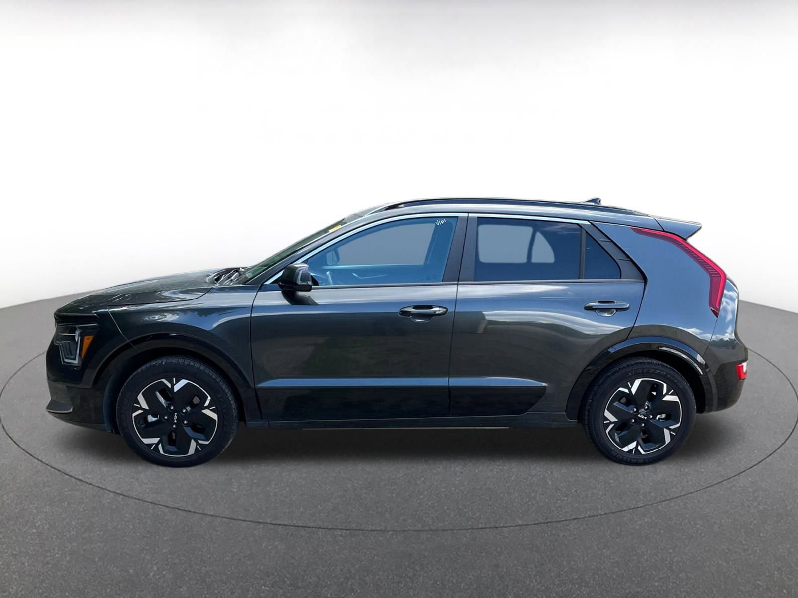 Thumbnail: 2023 Kia Niro - 7