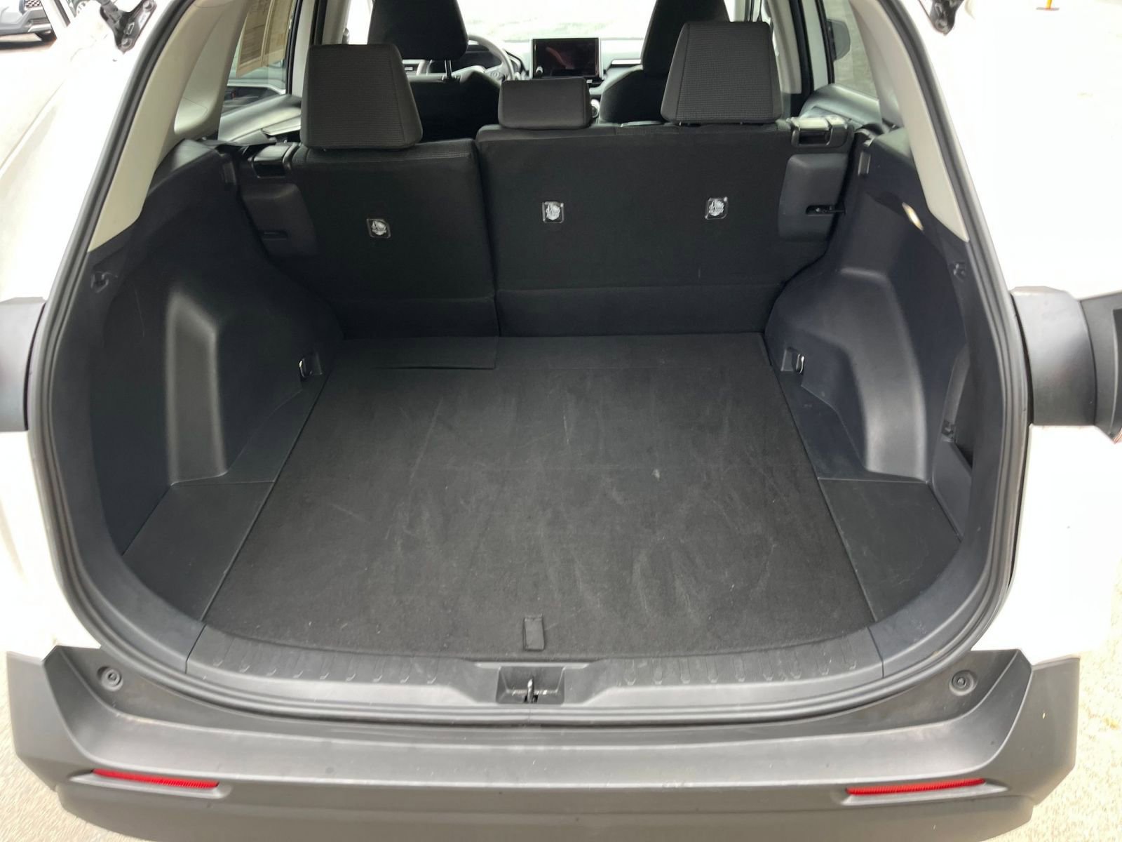 Thumbnail: 2025 Toyota RAV4 - 27