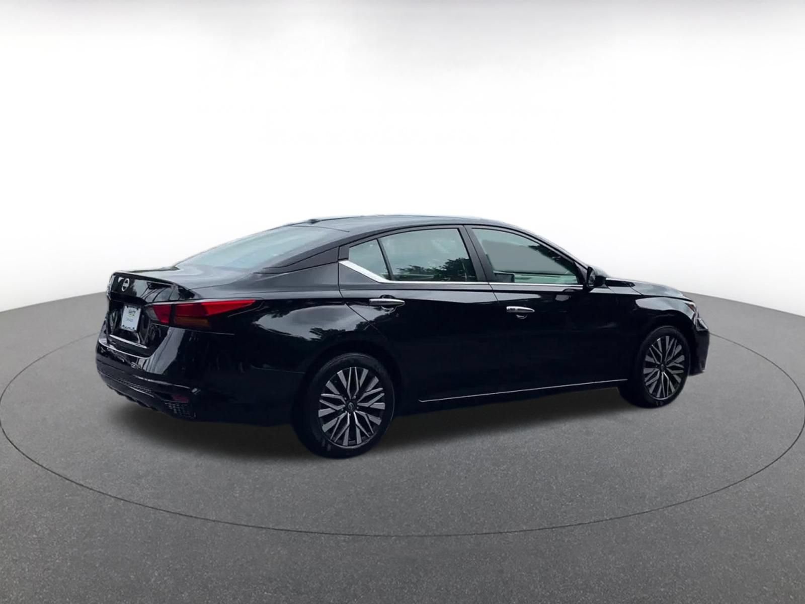 Thumbnail: 2025 Nissan Altima - 12