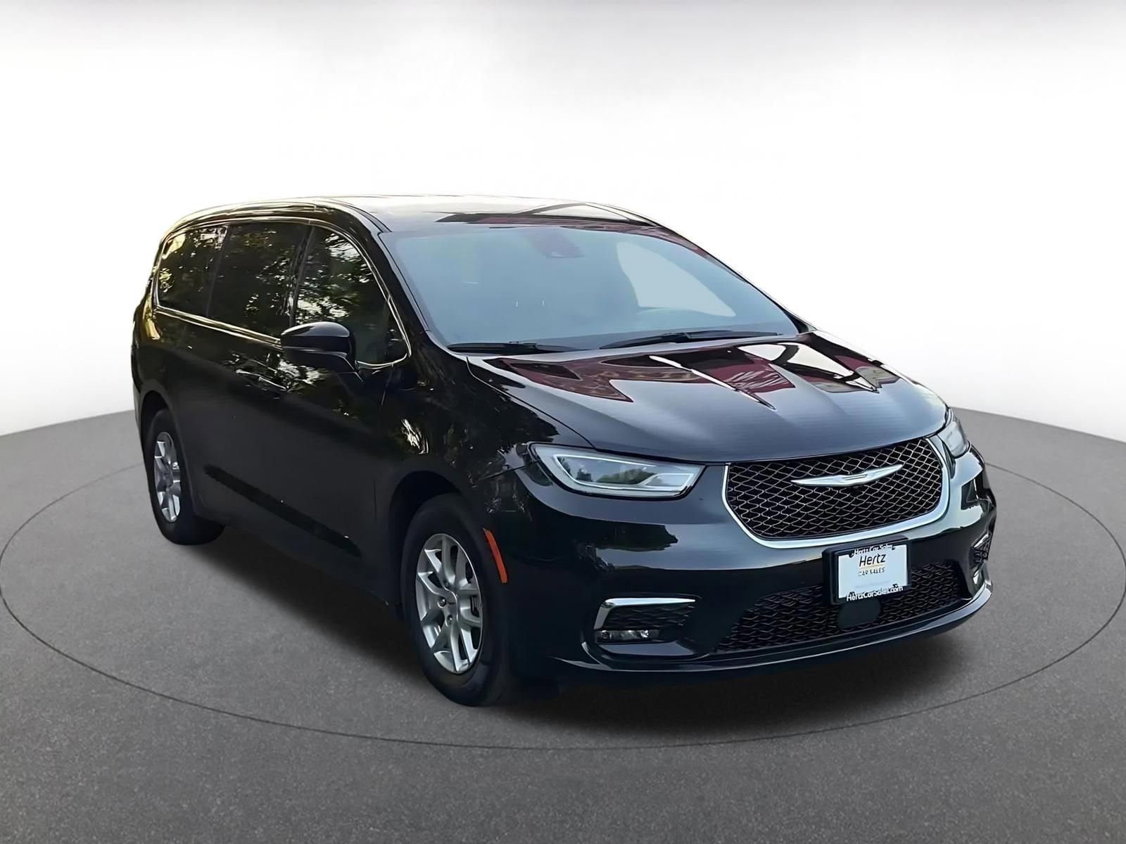 Thumbnail: 2025 Chrysler Pacifica - 3