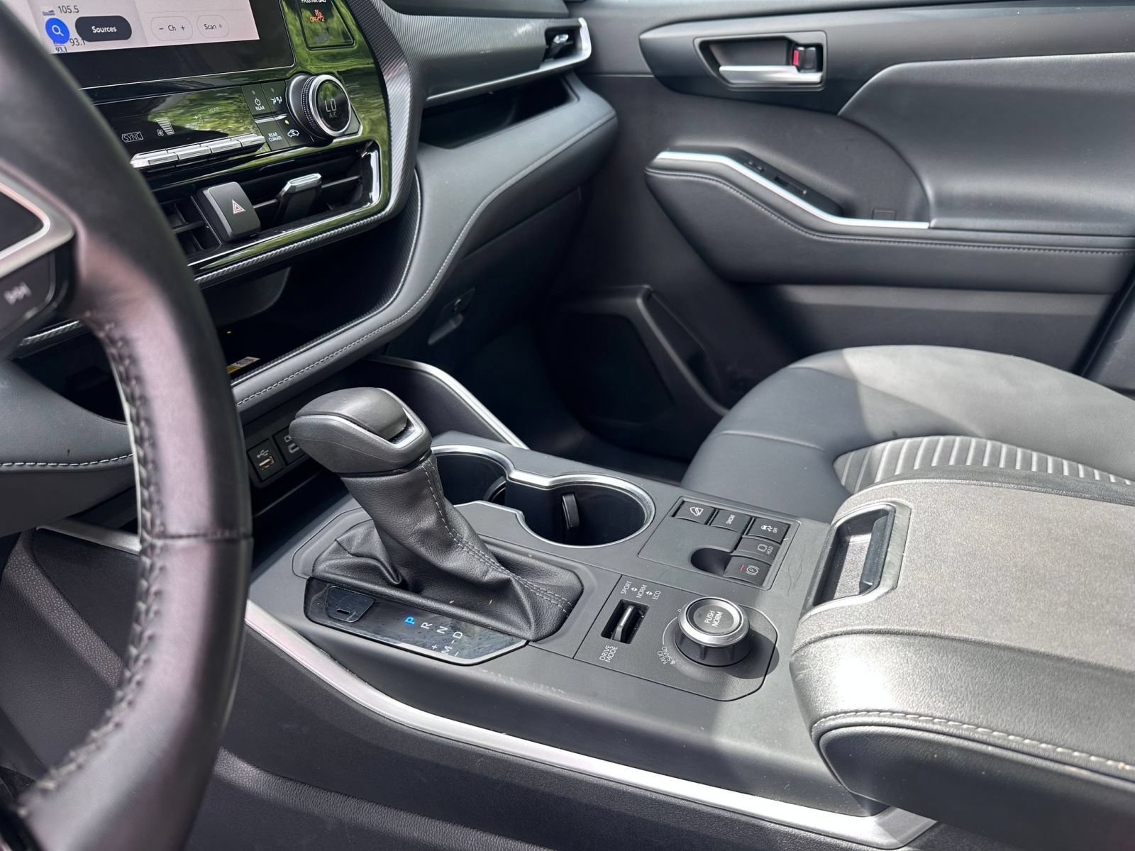Thumbnail: 2025 Toyota Highlander - 33
