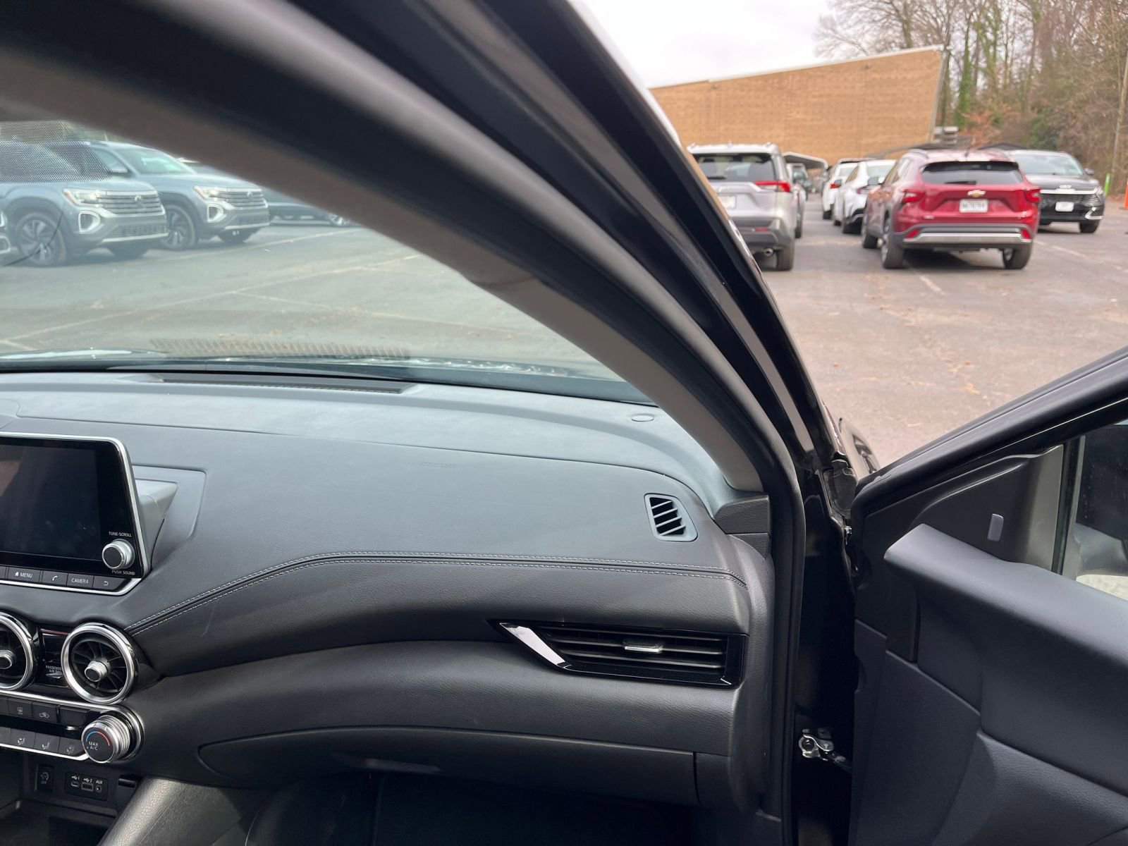 Thumbnail: 2025 Nissan Sentra - 33