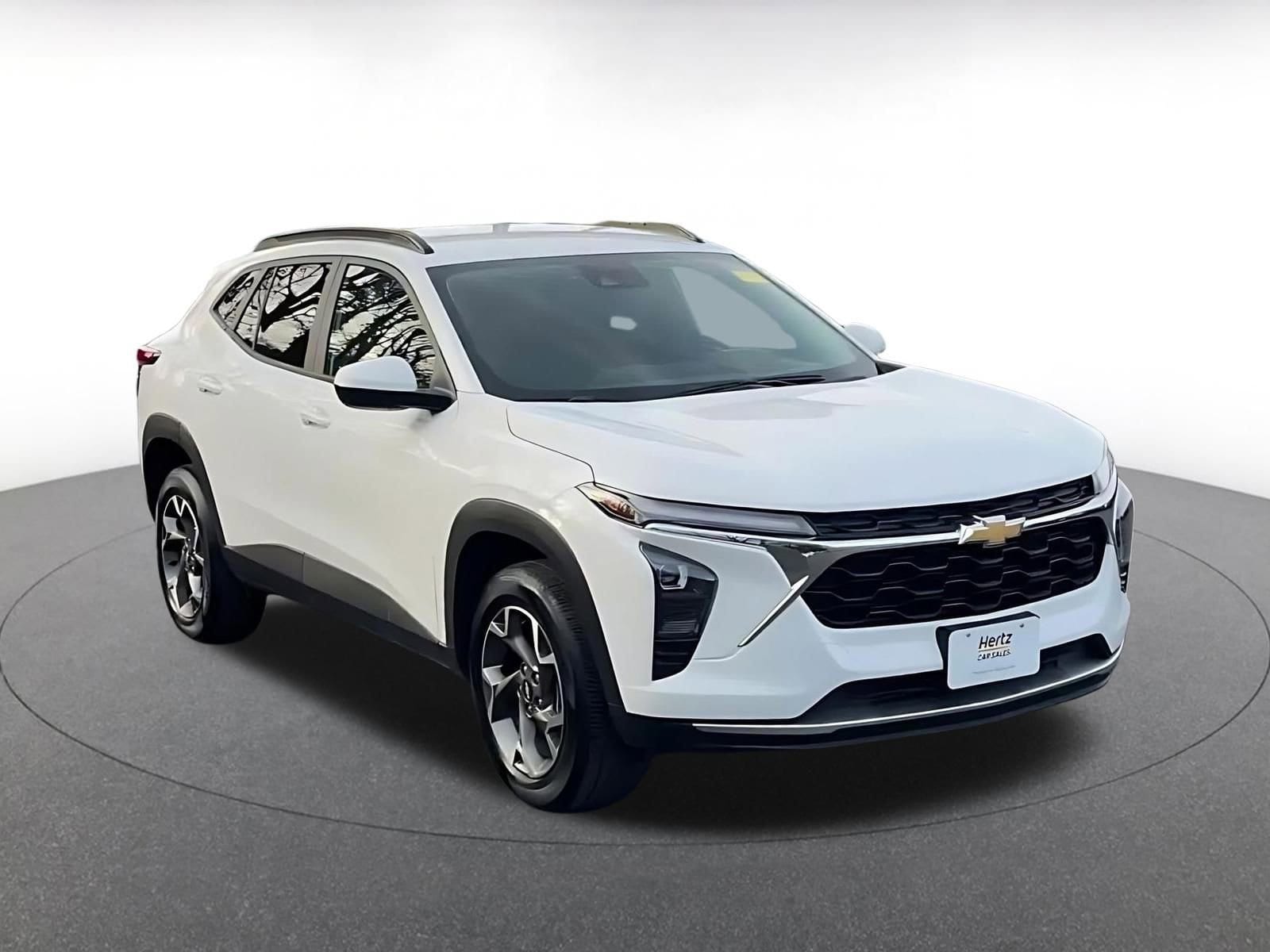 Thumbnail: 2025 Chevrolet Trax - 3