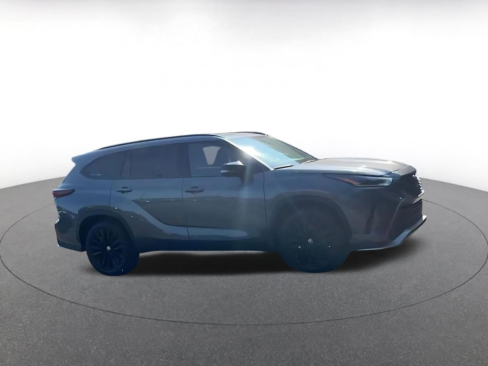 Thumbnail: 2024 Toyota Highlander - 2