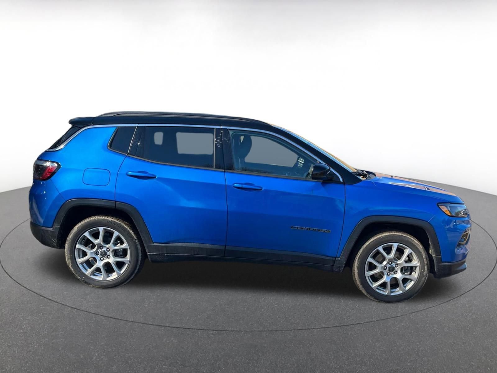 Thumbnail: 2025 Jeep Compass - 17