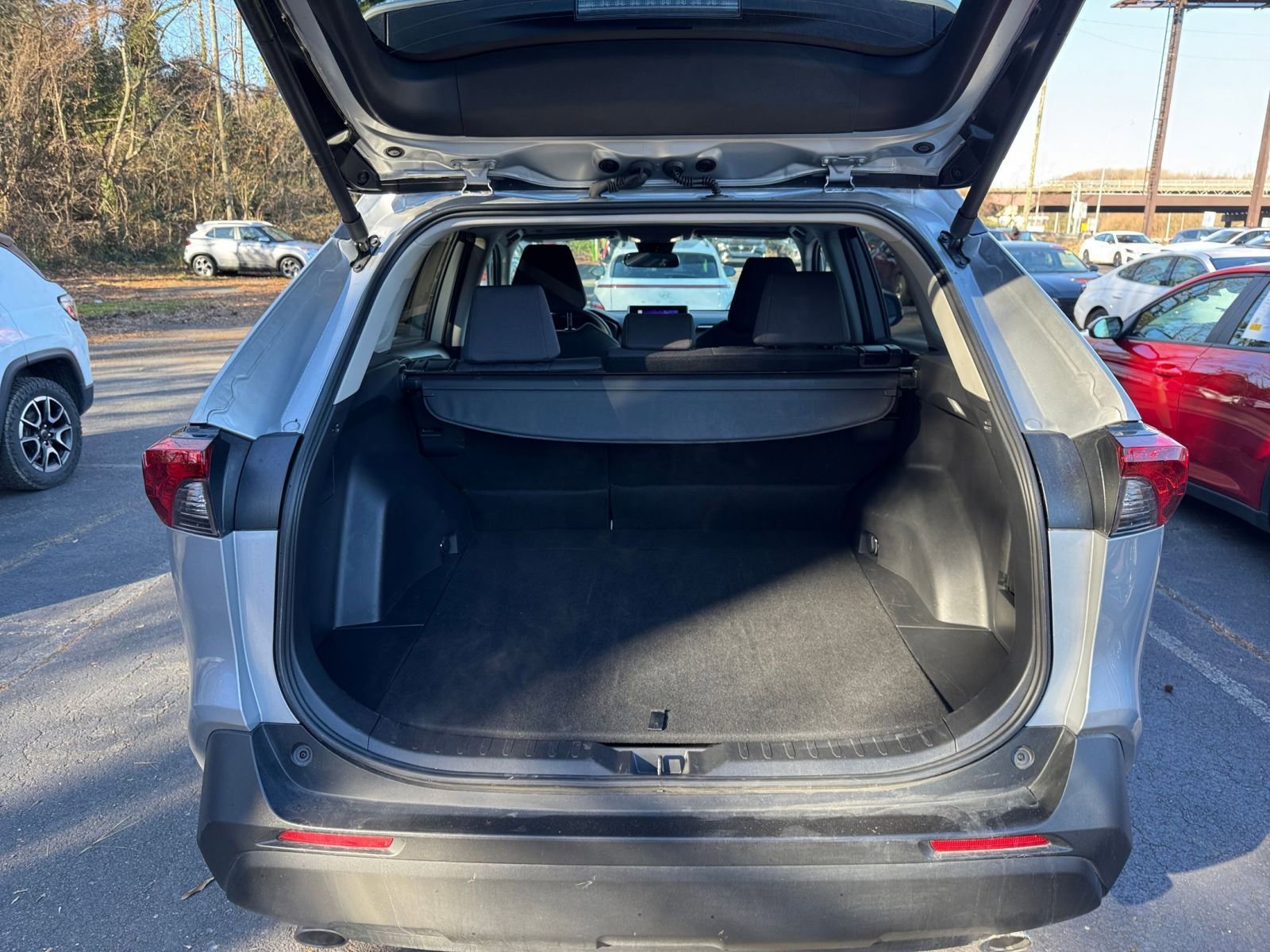 Thumbnail: 2025 Toyota RAV4 - 24