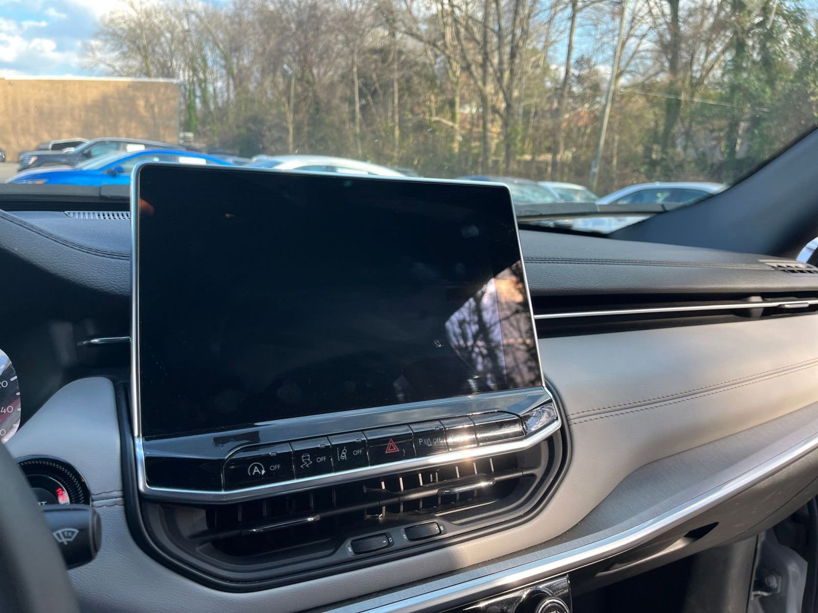 Thumbnail: 2025 Jeep Compass - 17