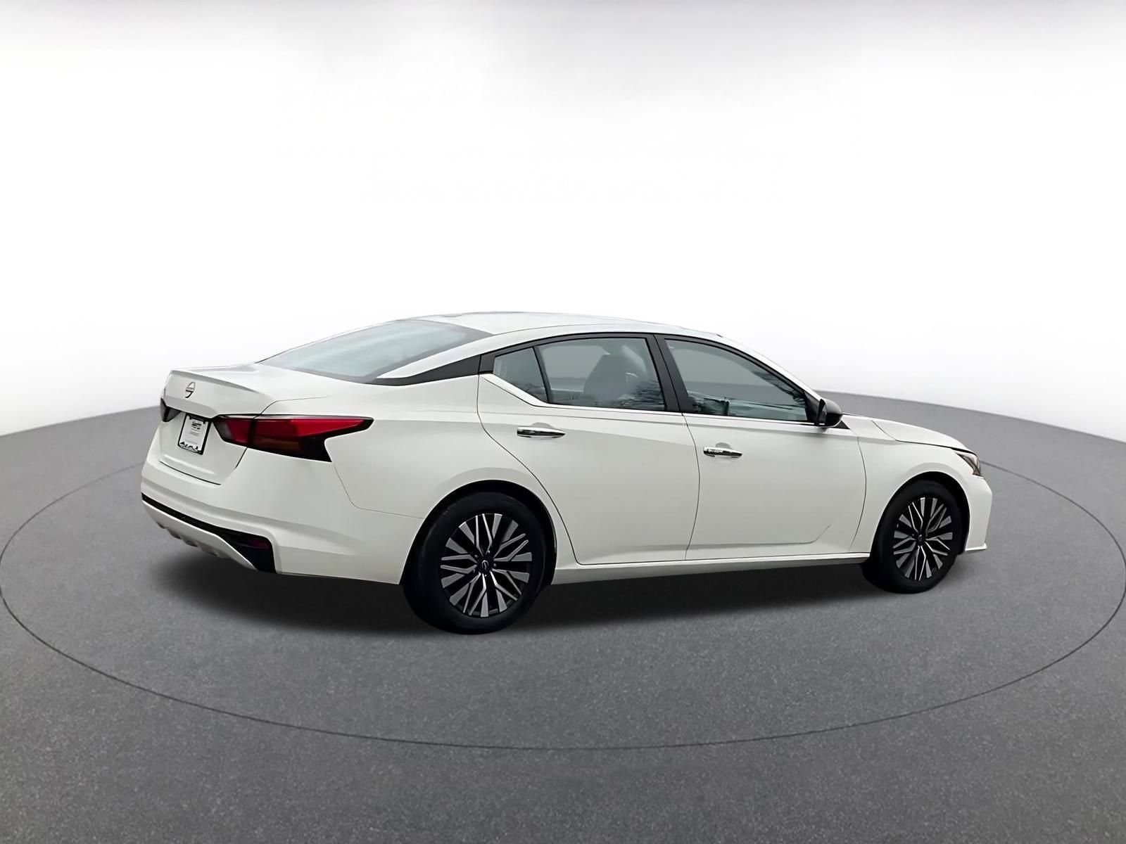 Thumbnail: 2025 Nissan Altima - 15