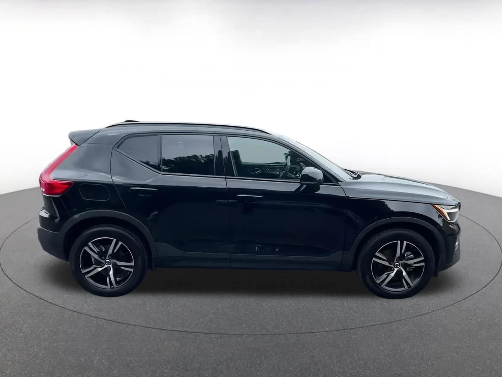 Thumbnail: 2024 Volvo XC40 - 16