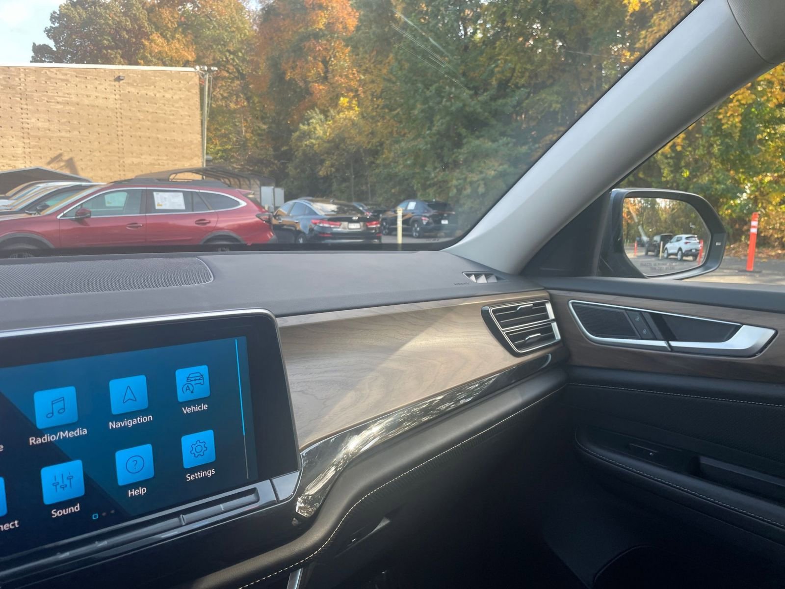 Thumbnail: 2025 Volkswagen Atlas - 31