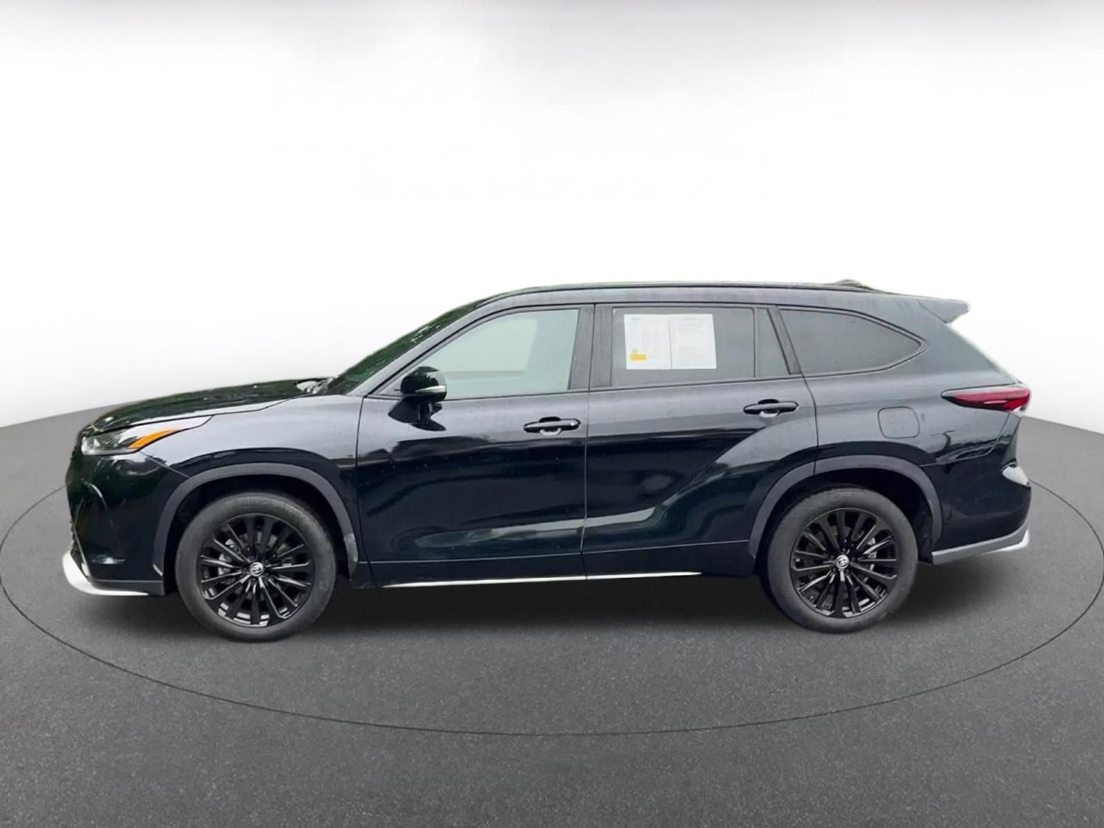 Thumbnail: 2025 Toyota Highlander - 9