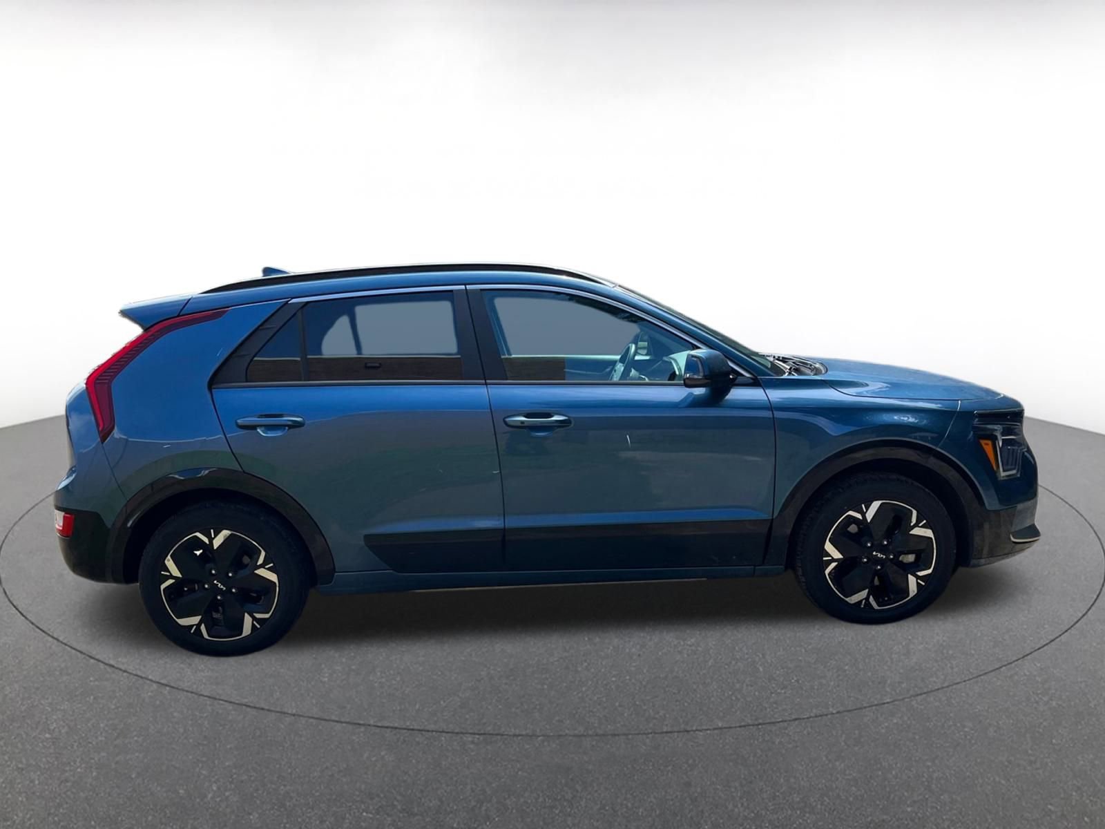 Thumbnail: 2023 Kia Niro - 15