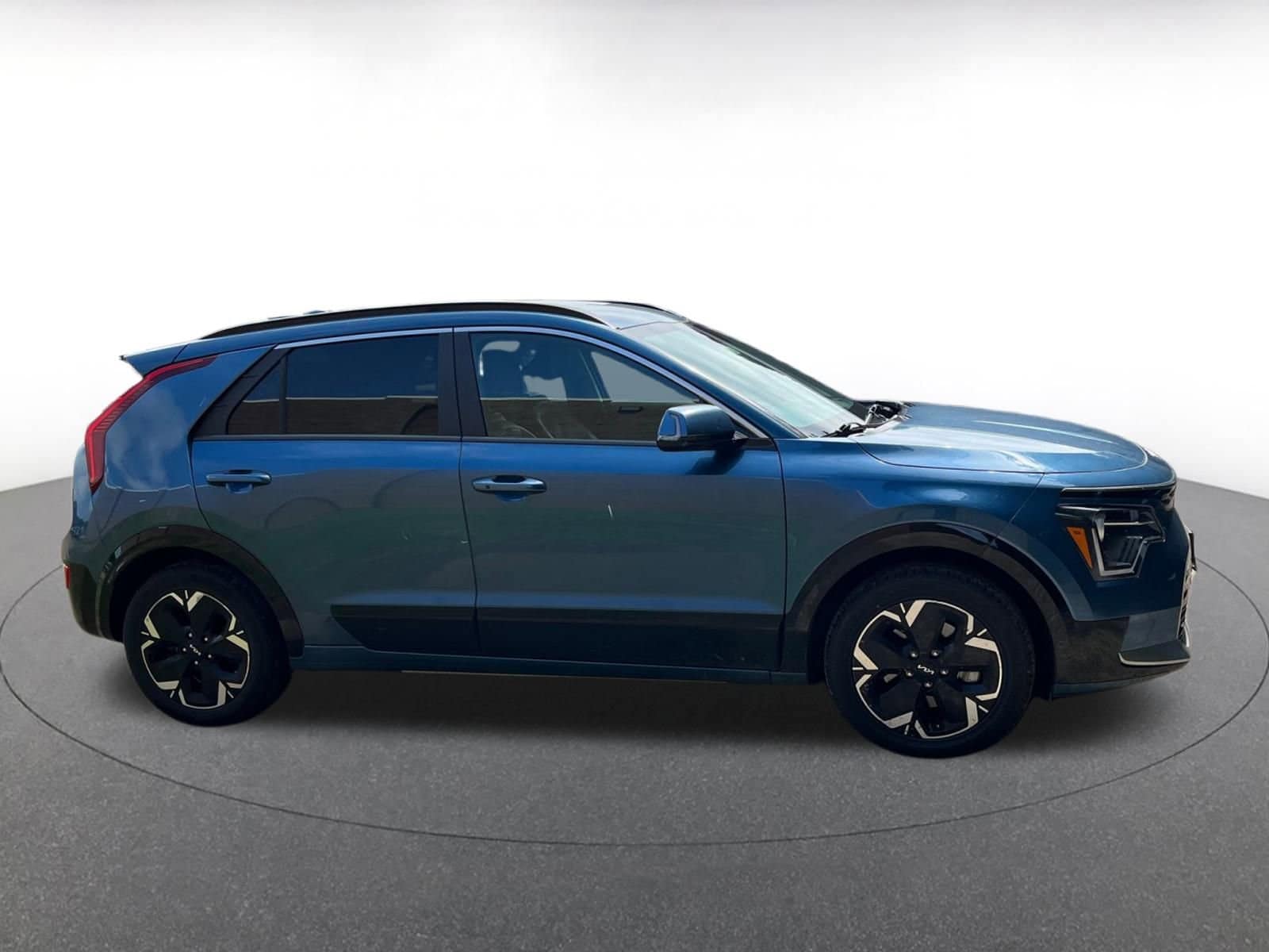 Thumbnail: 2023 Kia Niro - 16