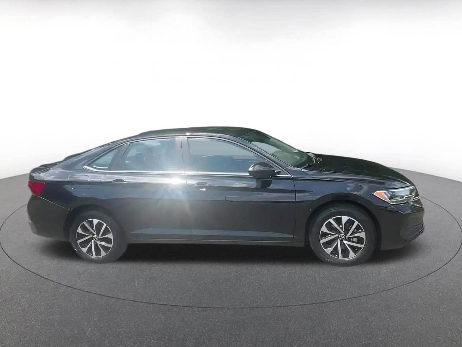 Thumbnail: 2024 Volkswagen Jetta - 15