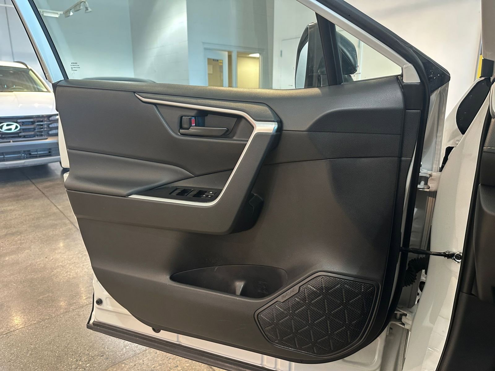 Thumbnail: 2025 Toyota RAV4 - 20