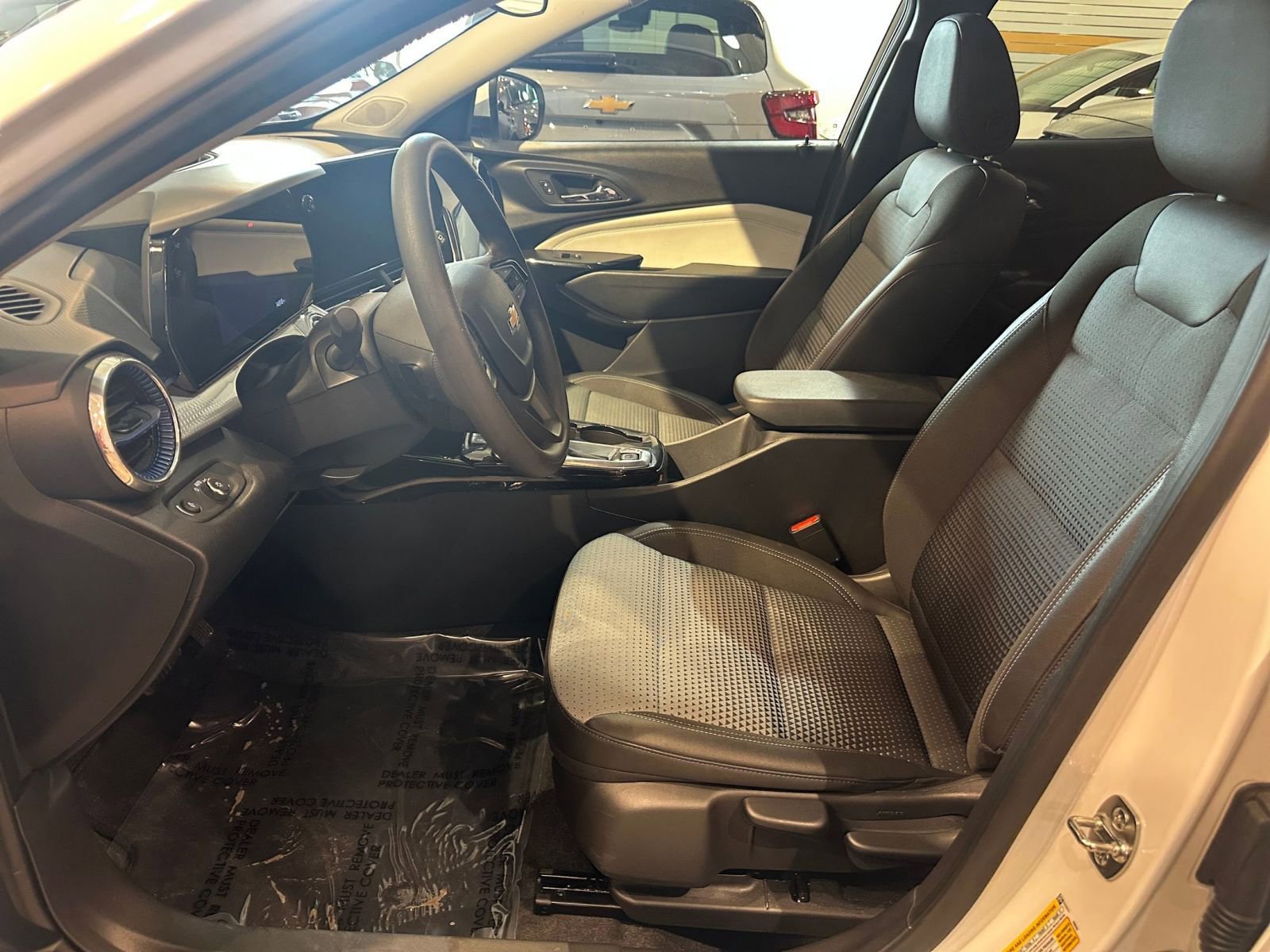 Thumbnail: 2025 Chevrolet Trax - 27