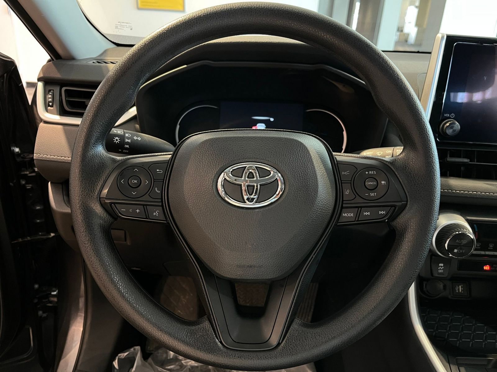 Thumbnail: 2025 Toyota RAV4 - 28