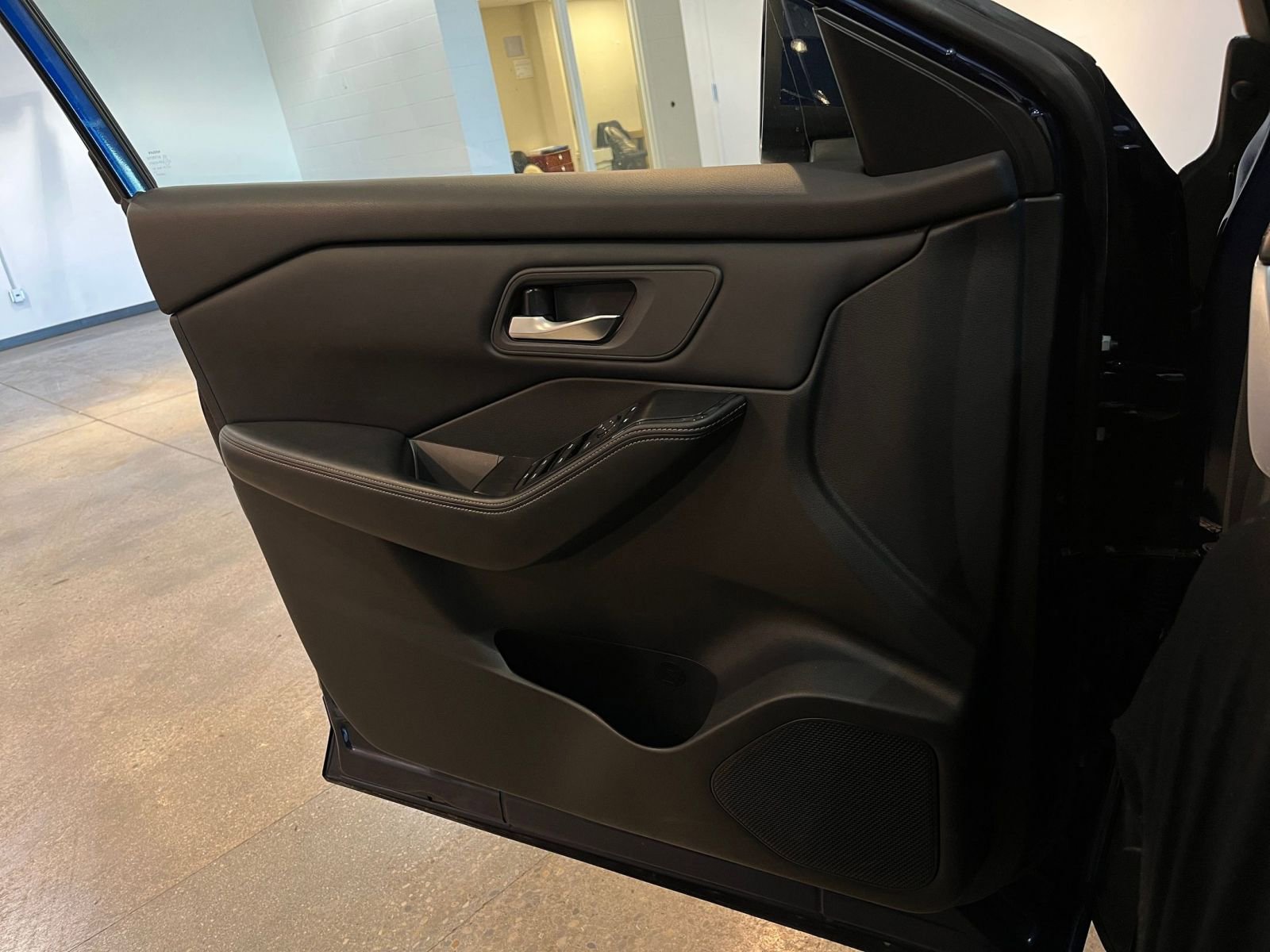 Thumbnail: 2025 Nissan Rogue - 18